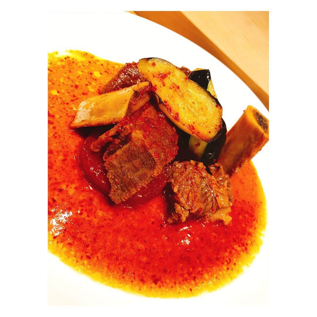 箕田 みなみさんのインスタグラム写真 - (箕田 みなみInstagram)「すみれちゃんとほうば✨ 何回来ても美味しい🥺💓 ここの唯一の難点は予約が取りにくい事⤵︎ 次は来年の1月😅ん〜待てない‼️笑 ・ ・ #ほうば #大阪 #北新地 #韓国料理 #グルメ #大阪グルメ #ミシュラン #ミシュラン大阪 #食べ歩き #食スタグラム ・ ・ #占い #占い師 #風水師 #占い師霊能者もお忍びで訪れる占い師  #心理カウンセラー #米国nlp協会認定心理カウンセラー  #幸せ占い師の日常」7月14日 9時13分 - minami.mita