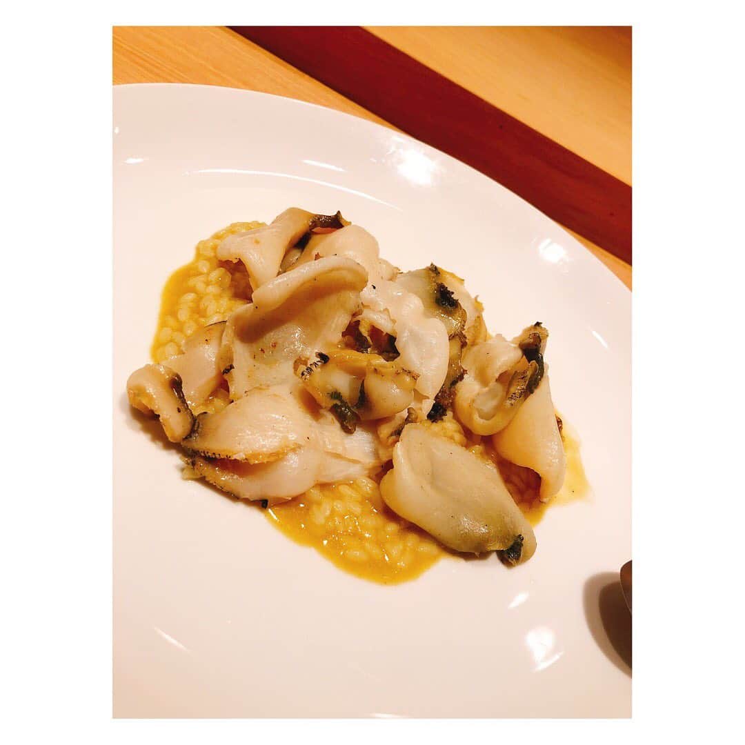 箕田 みなみさんのインスタグラム写真 - (箕田 みなみInstagram)「すみれちゃんとほうば✨ 何回来ても美味しい🥺💓 ここの唯一の難点は予約が取りにくい事⤵︎ 次は来年の1月😅ん〜待てない‼️笑 ・ ・ #ほうば #大阪 #北新地 #韓国料理 #グルメ #大阪グルメ #ミシュラン #ミシュラン大阪 #食べ歩き #食スタグラム ・ ・ #占い #占い師 #風水師 #占い師霊能者もお忍びで訪れる占い師  #心理カウンセラー #米国nlp協会認定心理カウンセラー  #幸せ占い師の日常」7月14日 9時13分 - minami.mita