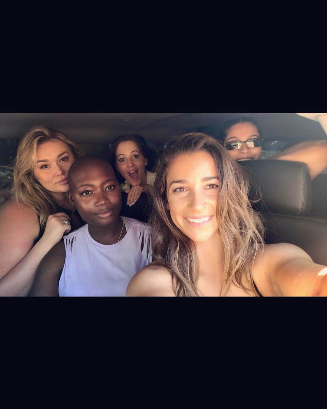 アリー・レイズマンさんのインスタグラム写真 - (アリー・レイズマンInstagram)「Testing out the @olay whip 25 with an insanely hot desert hike with @mamacaxx @iisuperwomanii @huntermcgrady @heykayadams Friendly reminder to wear your SPF every day... we are 💁🏻‍♀️ #GirlsTrip #Getaway 😋😋😋 #ad #olayoasis」7月14日 9時13分 - alyraisman