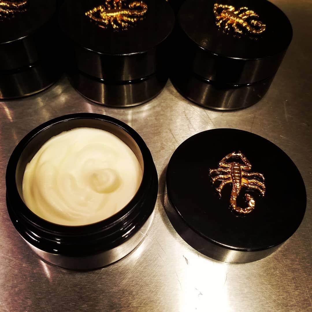 のインスタグラム：「#SCORPIONBUTTER THE BEST MOST LUXURIOUS MOISTURIZER EVER!!! COMING SOON  #VEGAN #VEGANBEAUTY #ORGANIC #NONTOXIC #CLEANBEAUTY #CRUELTYFREE #JEWELRY #EYEWEAR #CANDLES  #PERFUME #SKINCARE  #EMPIRE #IDONTQUIT #BURYYOURDOUBTS #OFTENIMITATEDNEVERDUPLICATED #WOMAN #FIGHTER #THEONLYLAWISSURVIVAL #PLAYFORBLOOD #GASOLINEGLAMOUR #GASOLINEGLAMOURXSCORPION #GASOLINEKITCHEN #GASOLINEGARDEN  #GASOLINECANDLES #GASOLINEPERFUME  #GASOLINESKIN  #SCORPIONQUEEN #SCORPIONGOD  #SCORPIONPOWER 🦂🖤👑♠️💎」
