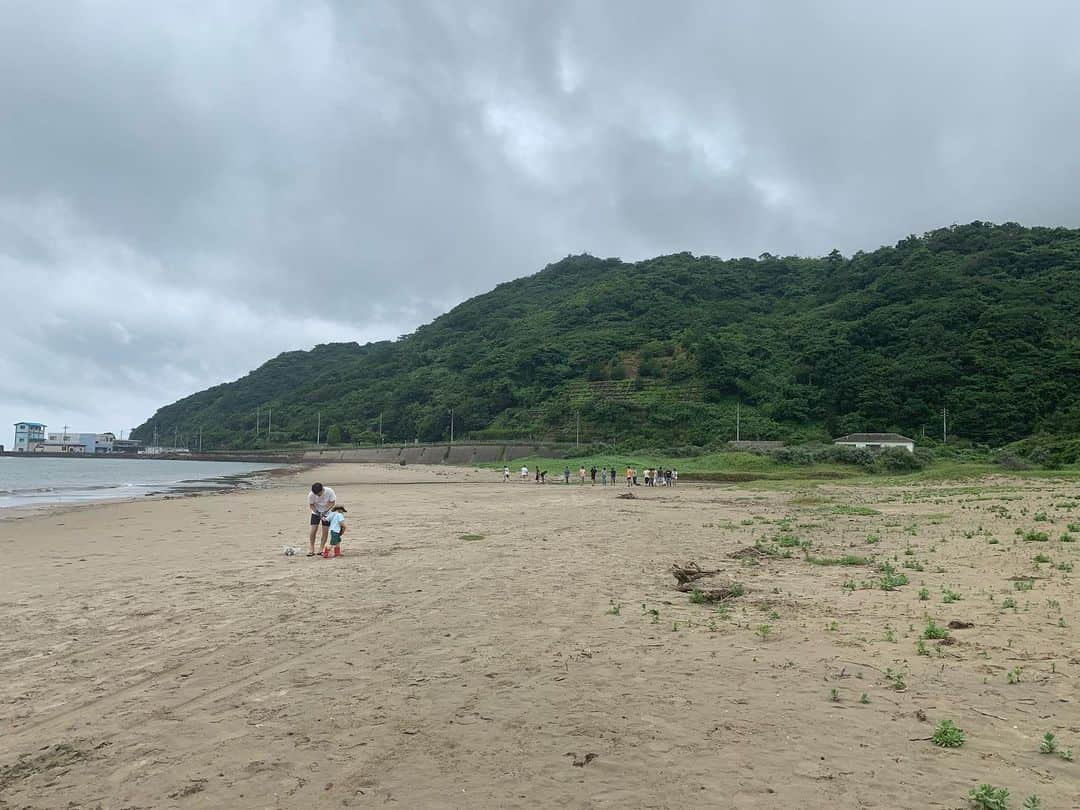 春日潤也さんのインスタグラム写真 - (春日潤也Instagram)「出雲の稲佐の浜  出雲ローカルサーファー主催のビーチクリーンに参加してきました。 早起きは三文の徳⛱  #ビーチクリーン」7月14日 9時32分 - junya_kasuga