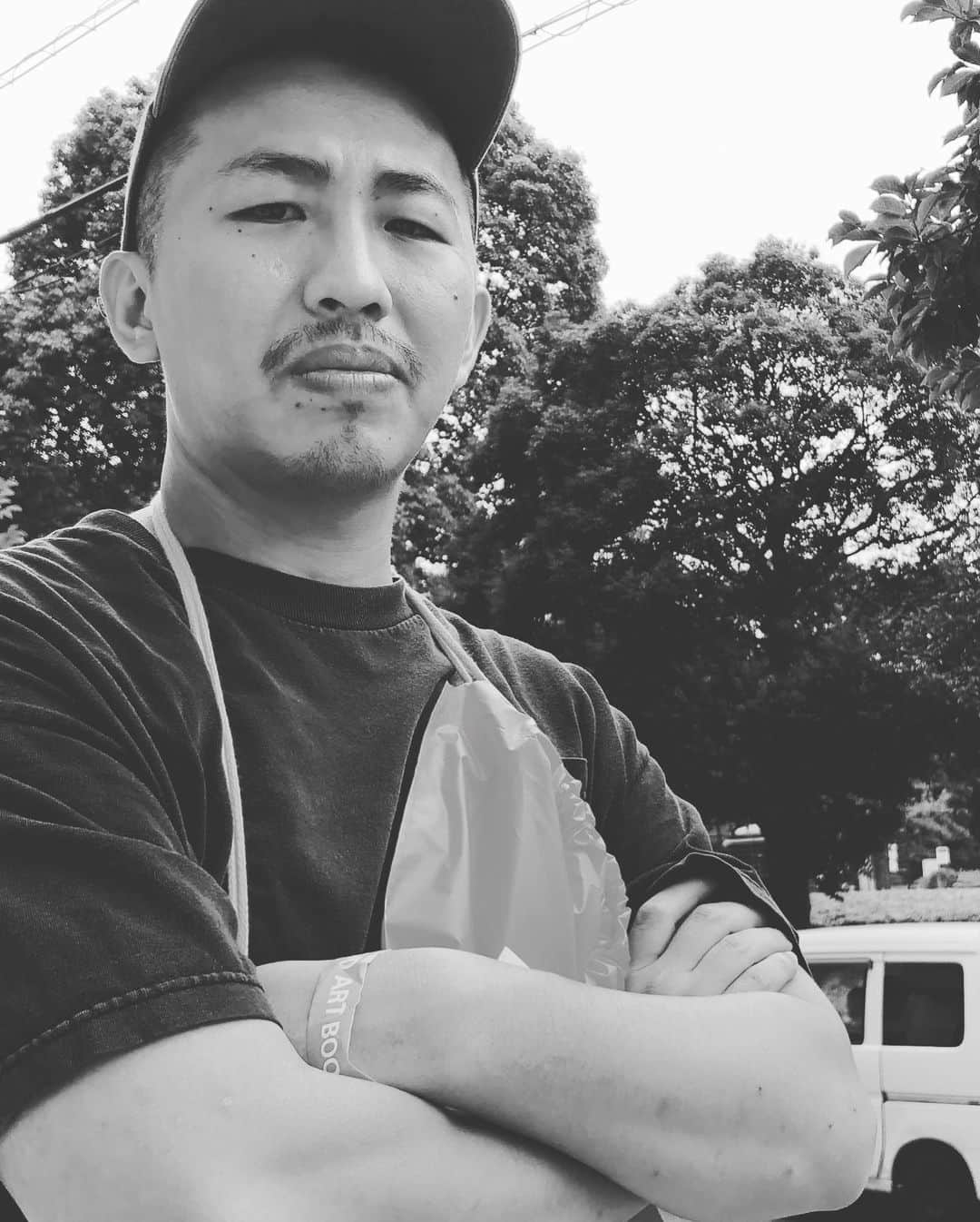 森岡龍さんのインスタグラム写真 - (森岡龍Instagram)「東京都現代美術館にて開催されている﻿ ﻿ TOKYO ART BOOK FAIRに参加してきました。﻿ ﻿ どこもかしこも本、本、本📘📚📕📙📚📗 ﻿ ﻿ 後輩の松㟢翔平のZINEを購入。﻿ ﻿ 魯肉飯やら鶏肉飯のレシピが載っていて、お腹が空く。﻿ ﻿ 台湾のオススメスポットも載っていて300円。﻿ ﻿ 文章もエモーショナルで良い◎﻿ ﻿ 他にも写真集やら龍ステッカーを買いました🐉﻿ ﻿ 世界的な巨匠になりつつある三宅唱監督にお供してもらいました👬﻿ ﻿ #東京都現代美術館﻿ #TokyoArtBookFair﻿ #東京アートブックフェア﻿ #Netflix﻿ #テラスハウス﻿ #terracehouse ﻿ #呪怨﻿ #松㟢翔平﻿ #三宅唱﻿ #shomiyake」7月14日 9時35分 - ryu_morioka