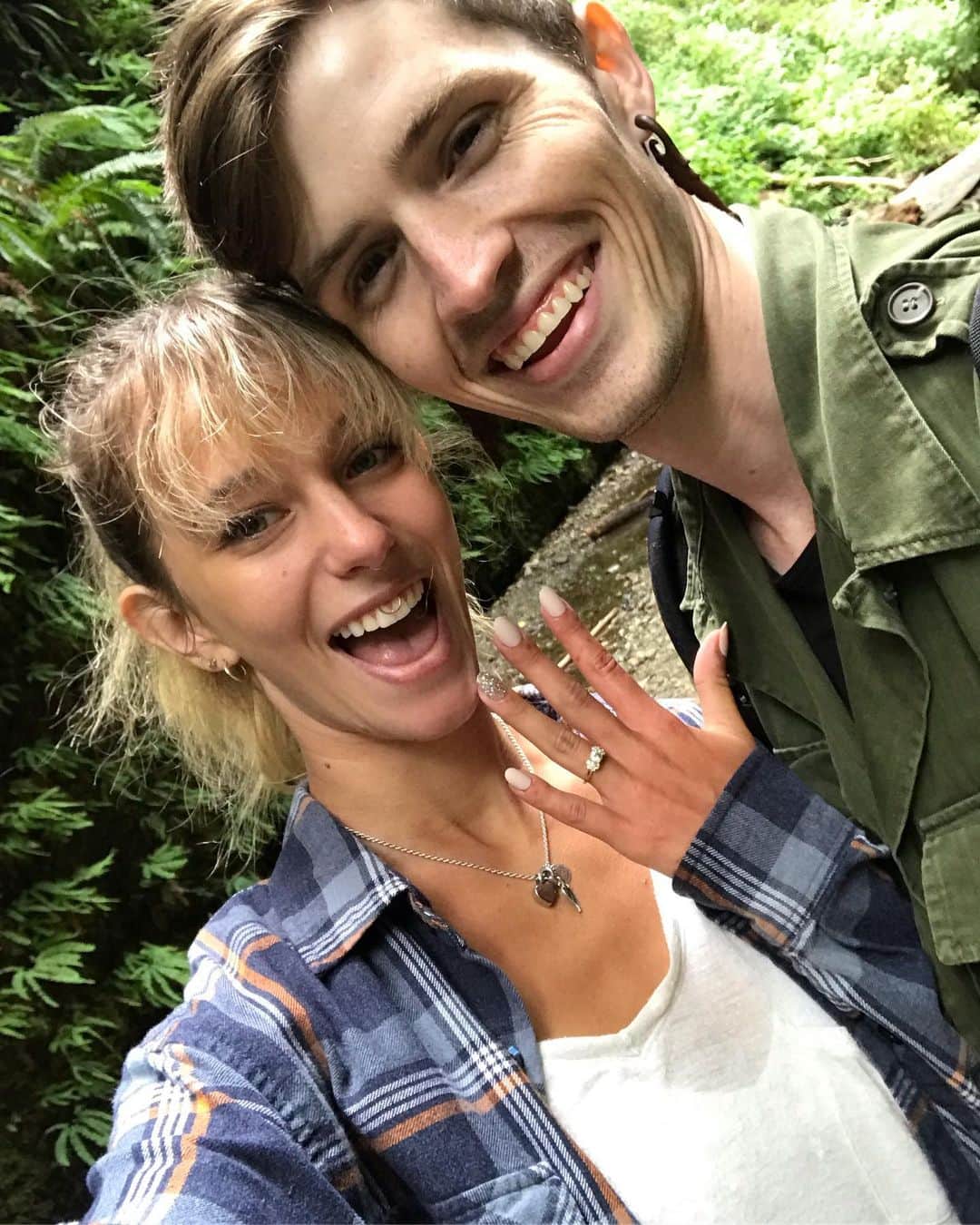 Breonne Rittingerのインスタグラム：「Hiked into the Redwoods with my boyfriend and left with my fiancé! ❤️💍 #engaged #redwoods #fiance #cowan2020」