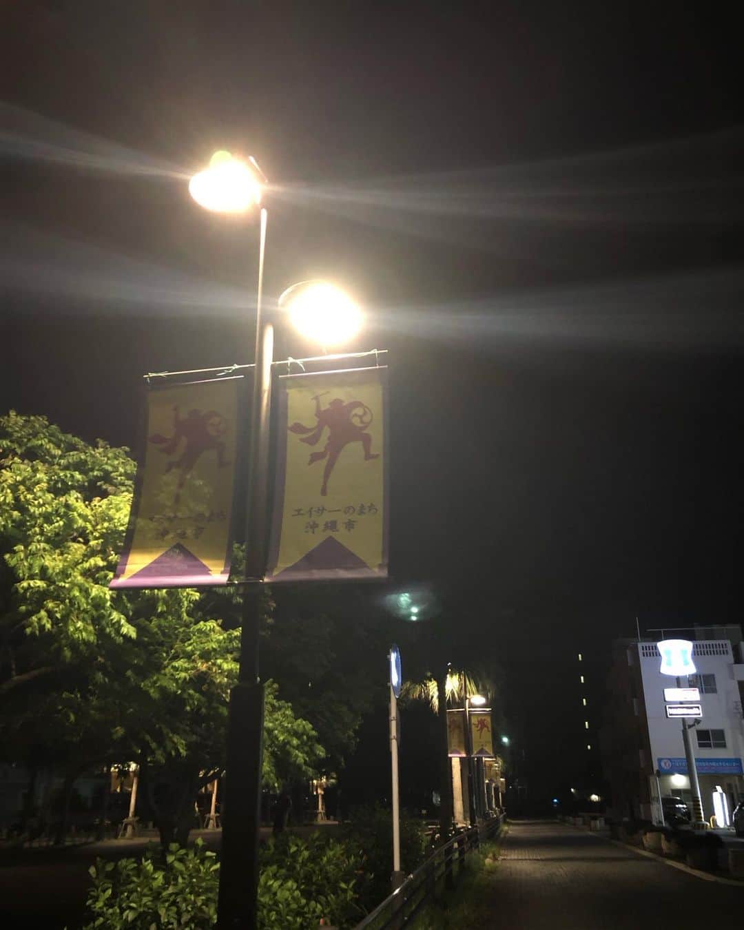 REIJIさんのインスタグラム写真 - (REIJIInstagram)「この街大好き。昨日の夜は今回の沖縄滞在ラストだったからゆったりお酒を飲みました。まさかの基地内で仕事で会った人とRemysでバッタリ！笑。  とりあえず内地帰りまーす。  #沖縄市 #奥平智也 #ファービー  #remys  #gate2street #gate2streetpride」7月14日 9時53分 - reiji_kimura