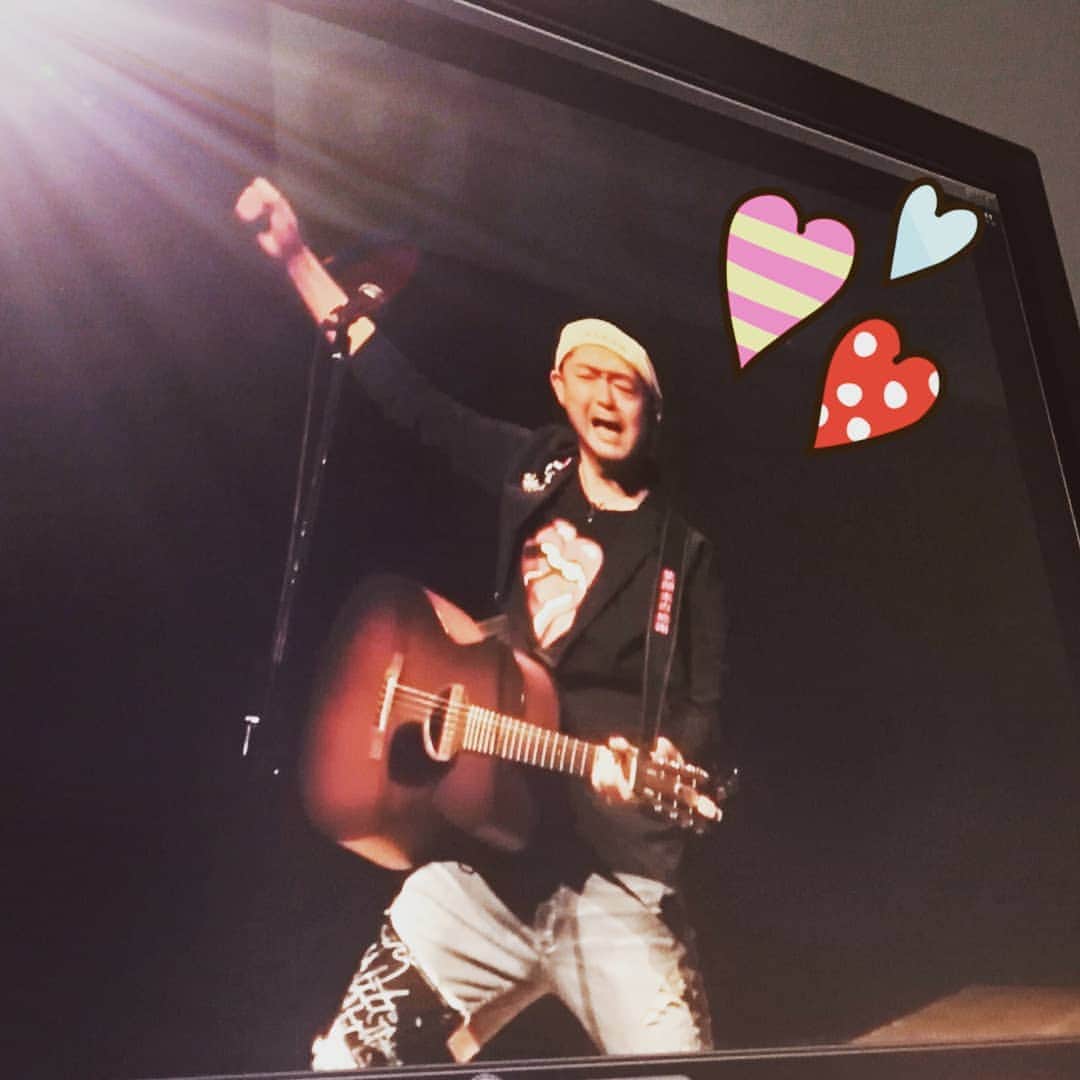 松本隆博のインスタグラム：「。 雨だねぇ…… ジメジメするよねぇ… でもそんな時こそ！ 笑顔花咲く1日にしよー！ ヽ(^o^)丿」
