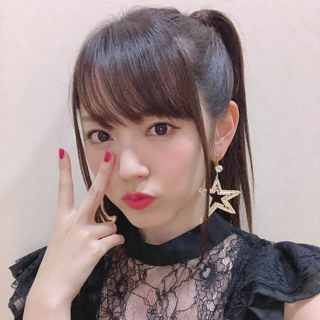 鈴木愛理さんのインスタグラム写真 - (鈴木愛理Instagram)「✴︎ 音楽の日、ありがとうございました！！❣️ . もはやさっき！早朝！の出演でしたが、朝から観てくださってる皆さまが『っしゃー！！！今日もがんばるぞ！！』って思ってもらえるような、そして、おはようTBS！みたいな感じで長時間放送を支えているスタッフの皆さまのカフェイン的なパワーを送れるような時間になれば！と思い歌わせていただきました😉💗 . 昨日歌わせていただいた『IDENTITY』は、9.4に発売になる『Escape』に収録される、タイトルにはなっていないものの実質両A面シングル扱いの曲です💗 . いろんな想いでの選曲。どこかで話す機会があったら話したいと思います❣️ . . 今日は名古屋にて歌収録です💗はじけるぞー！！！ . . #鈴木愛理 #音楽の日 #Escape #IDENTITY #ラストにコメント振っていただきありがとうございました！ #鈴木さんって #他にももしかしたらいるかもしれないぞとか #あの一瞬で頭ぐるぐるして #っっわたしですかっっ #みたいな #いつもの私が出ちゃった朝5時だったよ #笑 #バンドのみんなもありがとう😭 #出る前の心強さが😭」7月14日 10時14分 - airisuzuki_official_uf