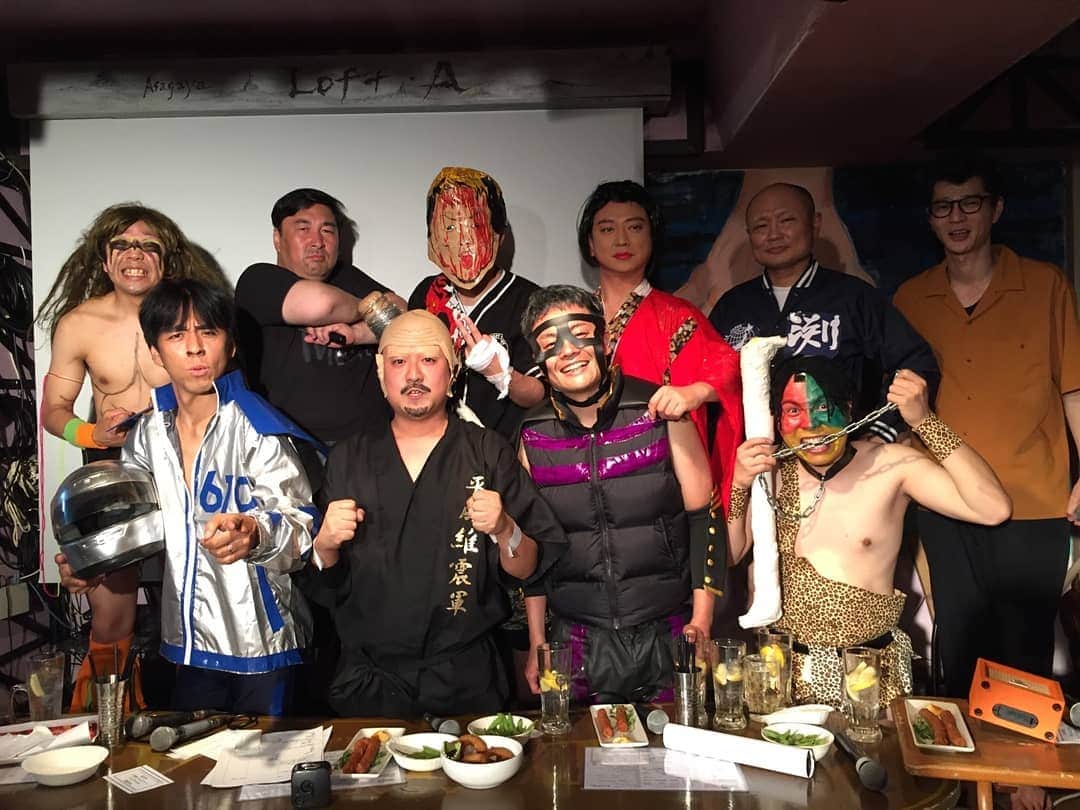 青木泰寛のインスタグラム：「恒例の誰がどれで、どれが誰だのコーナーです。  #プロレス者の集い #話が尽きない #みんなプロレス好きだなぁ #すぐ打ち上げの話しになりました #お酒もみんな好きみたいです #終電前には切り上げましょう」
