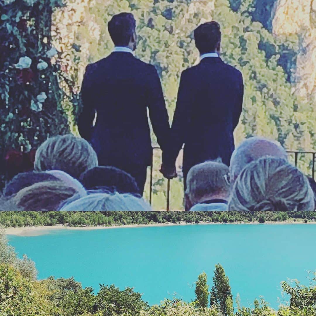 ジェフリー・バトルのインスタグラム：「Home from Spain but can’t stop thinking about these beautiful men accompanied by this beautiful view.  Congrats!! ❤️ #ericandluiswedding #liguerredecinca」