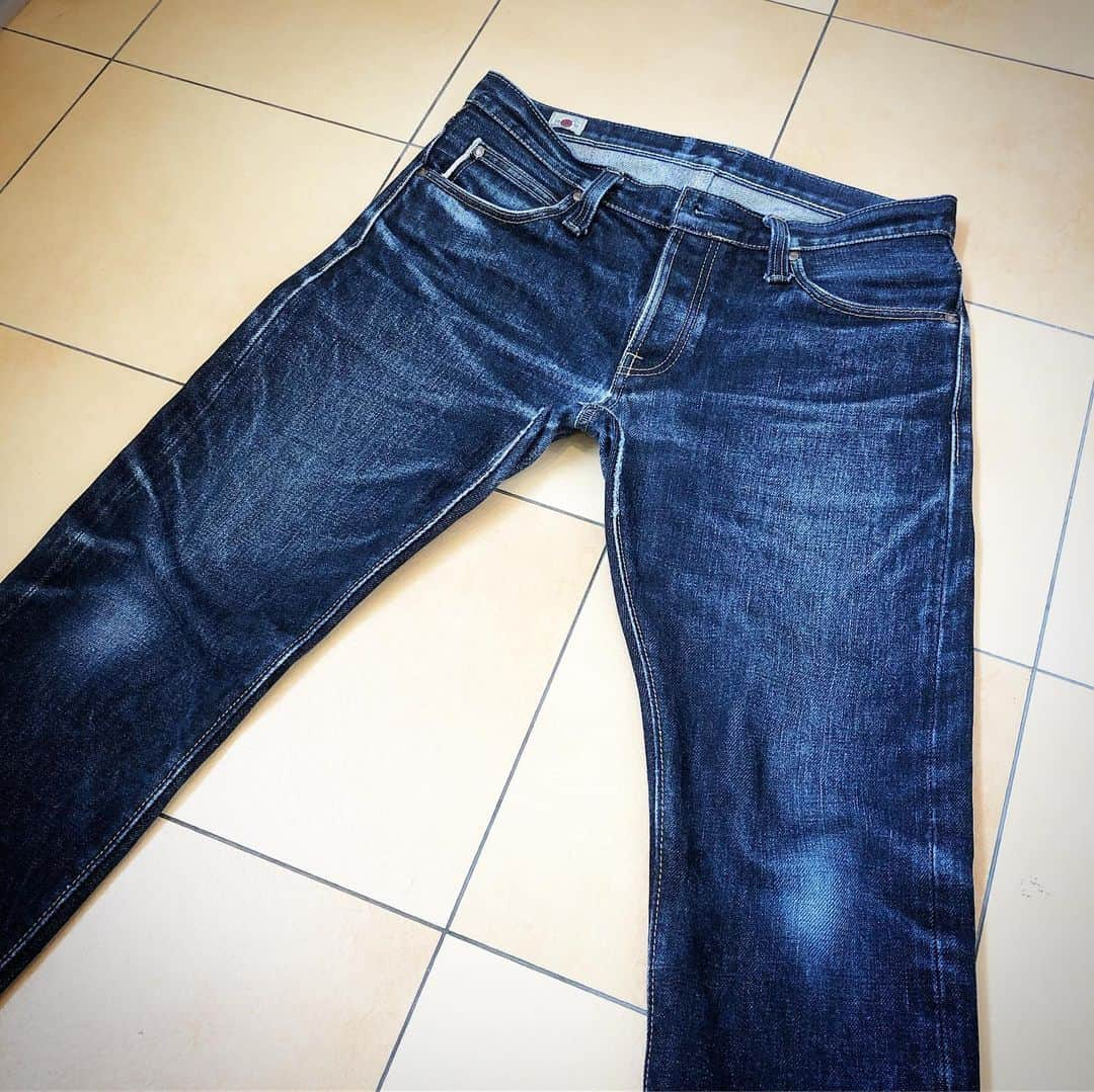 BIG JOHNさんのインスタグラム写真 - (BIG JOHNInstagram)「スタッフ👖onishi👖 23オンスジーンズ【M106G】穿き込みレポート64回目👖 リジット36日👖 1st湯洗い後41日👖 2nd湯洗い後42日👖 3rd湯洗い後42日👖 4th湯洗い後41日👖 5th湯洗い後41日👖 6th湯洗い後49日👖 7th湯洗い後48日👖 8th湯洗い後4日👖 計344日着用👖 児島ジーンズストリート、ビッグジョン児島本店、大阪市南船場、ビッグジョン大阪店、祐天寺駅 西口2、ビッグジョン東京店、BIGJOHN ONLINE SHOPで好評発売中👖 @bigjohnshop @bigjohntokyo @bigjohnosaka #bigjohn #bigjohnjeans #jeans #denim #23oz #japan #okayama #kurashiki #kojima #kojima-jeans-street #jeans-street #coordinate #outfit #mystyle #denimcode #nanocolloid #nano #denim-wash #wash #toughjeans #tough #selvedgejeans #selvedge #tax-freeshop #tax-free #denim-street #kurashiki-denim-street #funny #red moon #wallet #leather #sundrise #denim sundrise #setouchi #ootd」7月14日 11時15分 - bigjohnjeans