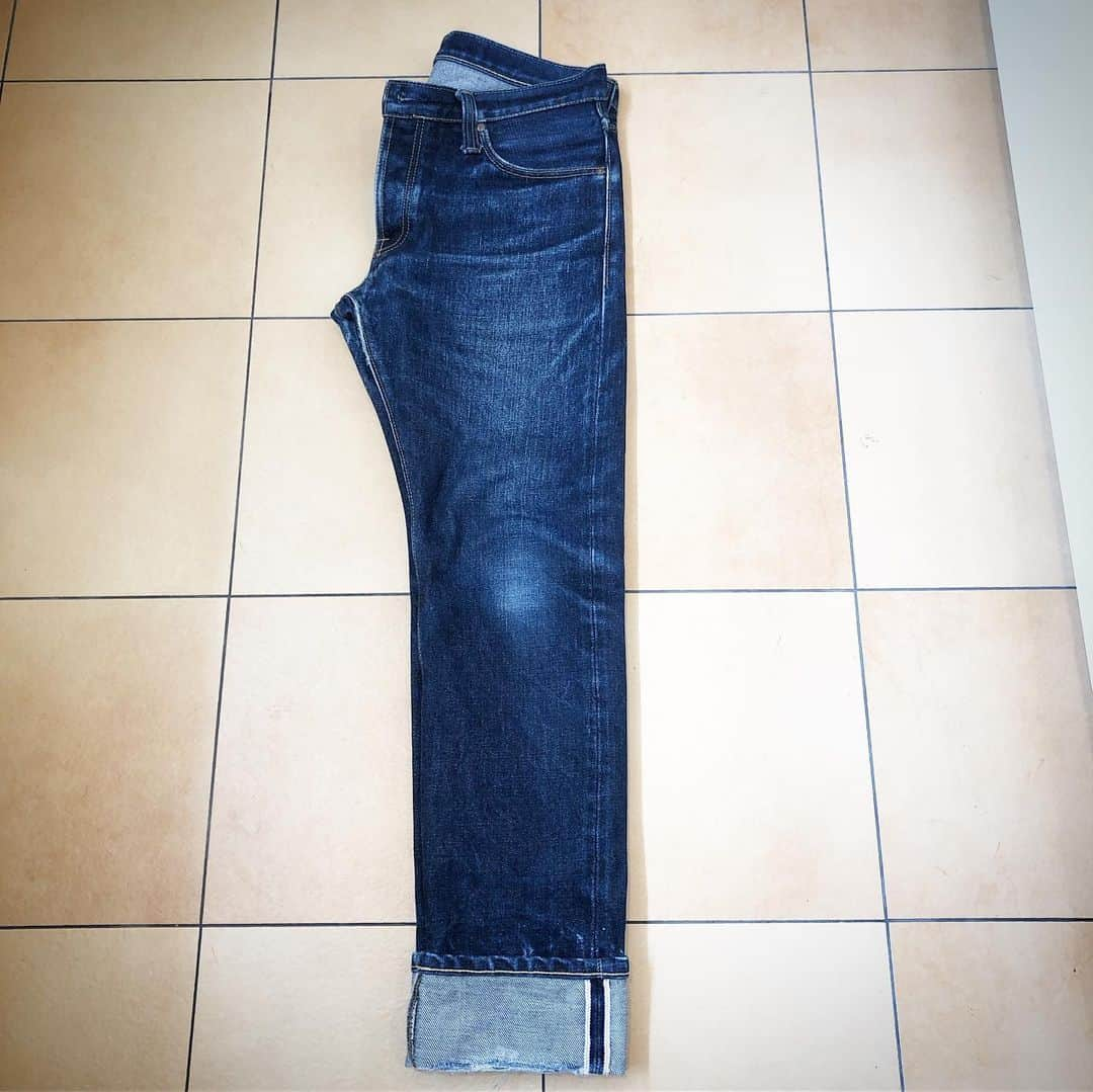 BIG JOHNさんのインスタグラム写真 - (BIG JOHNInstagram)「スタッフ👖onishi👖 23オンスジーンズ【M106G】穿き込みレポート64回目👖 リジット36日👖 1st湯洗い後41日👖 2nd湯洗い後42日👖 3rd湯洗い後42日👖 4th湯洗い後41日👖 5th湯洗い後41日👖 6th湯洗い後49日👖 7th湯洗い後48日👖 8th湯洗い後4日👖 計344日着用👖 児島ジーンズストリート、ビッグジョン児島本店、大阪市南船場、ビッグジョン大阪店、祐天寺駅 西口2、ビッグジョン東京店、BIGJOHN ONLINE SHOPで好評発売中👖 @bigjohnshop @bigjohntokyo @bigjohnosaka #bigjohn #bigjohnjeans #jeans #denim #23oz #japan #okayama #kurashiki #kojima #kojima-jeans-street #jeans-street #coordinate #outfit #mystyle #denimcode #nanocolloid #nano #denim-wash #wash #toughjeans #tough #selvedgejeans #selvedge #tax-freeshop #tax-free #denim-street #kurashiki-denim-street #funny #red moon #wallet #leather #sundrise #denim sundrise #setouchi #ootd」7月14日 11時15分 - bigjohnjeans