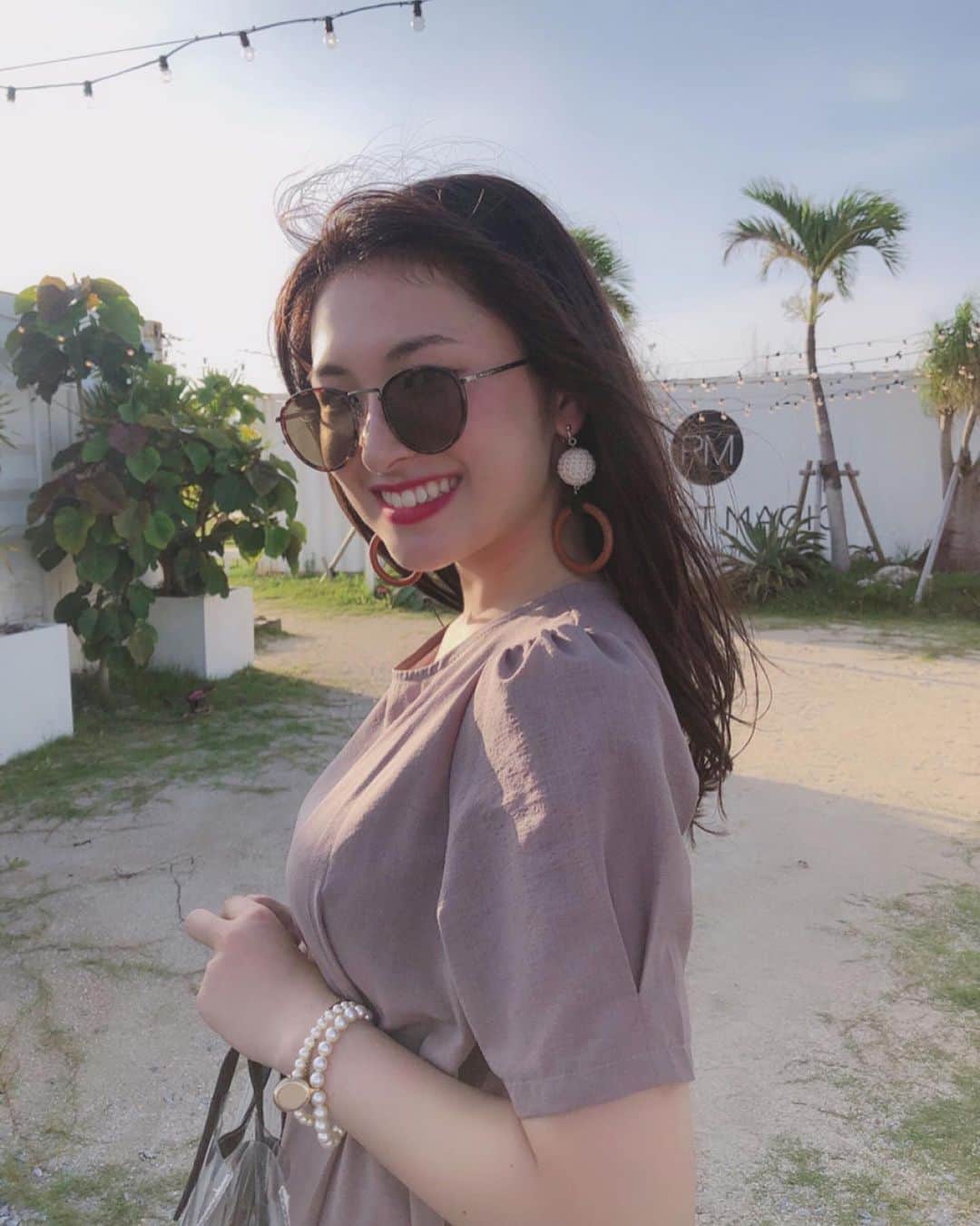 渡邊菜々さんのインスタグラム写真 - (渡邊菜々Instagram)「・ okinawa🌺 明日の朝に帰っちゃうからなんか寂しい😭 そして楽しすぎて💐 ・ 沖縄行く前に小顔矯正行ってきた🤦‍♀️💗 今回はオイルマッサージもしてもらって最強🔥 ・ 画質悪くなるからTwitterに写真のっけよーっと︎☺︎ #沖縄#那覇#okinawa#🌺 #officenoir#bff#travel#✈︎#job @qpu_fukuoka#qpu#小顔矯正#天神店#博多店 #渡邊菜々#わたなな#🌻 #faceAward#時計#お気に入り︎☺︎#sucle_trip #スカイレーン#沖縄遊び #スカイスポーツ #沖縄雨の日アクティビティ #沖縄最大級屋内プール #ボガヨガ #CM撮影 #石垣アイランドtv」7月14日 11時16分 - watanana1225
