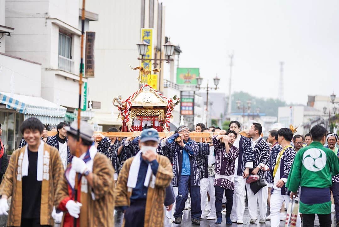 さいたまつりさんのインスタグラム写真 - (さいたまつりInstagram)「【こだま夏まつり】﻿ 各町のみこしが担ぎ出されました！これから八幡神社にみこしが集結します。﻿ ﻿ あいにくの雨ですが、担ぎ手の皆さんの熱気がすごいです…！﻿ ﻿ #さいたまつり #神輿 #みこし #ケンカみこし #埼玉 #festival  #祭り #saitamatsuri #お祭り #写真好きな人と繋がりたい #ファインダー越しの私の世界 #お祭り写真 #お祭り写真部 #kodama #児玉 #本庄 #honjo #mikoshi」7月14日 11時20分 - saitamatsuri