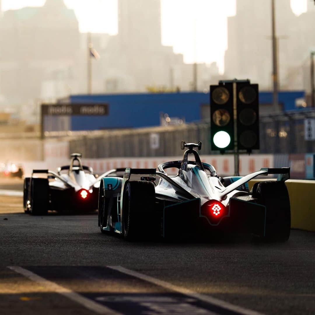Jaguarさんのインスタグラム写真 - (JaguarInstagram)「Panasonic @JaguarRacing driver @MitchEvans_ claimed his third @FIAFormulaE podium of the season finishing second at the #NYCEPrix, keeping his title hopes alive. Team mate @AlexLynnRacing made a great start but was forced to retire suffering a technical problem. #JaguarElectrifies #ABBFormulaE #NewYork #NYC #ITYPE3 #ElectricCars」7月14日 11時23分 - jaguar