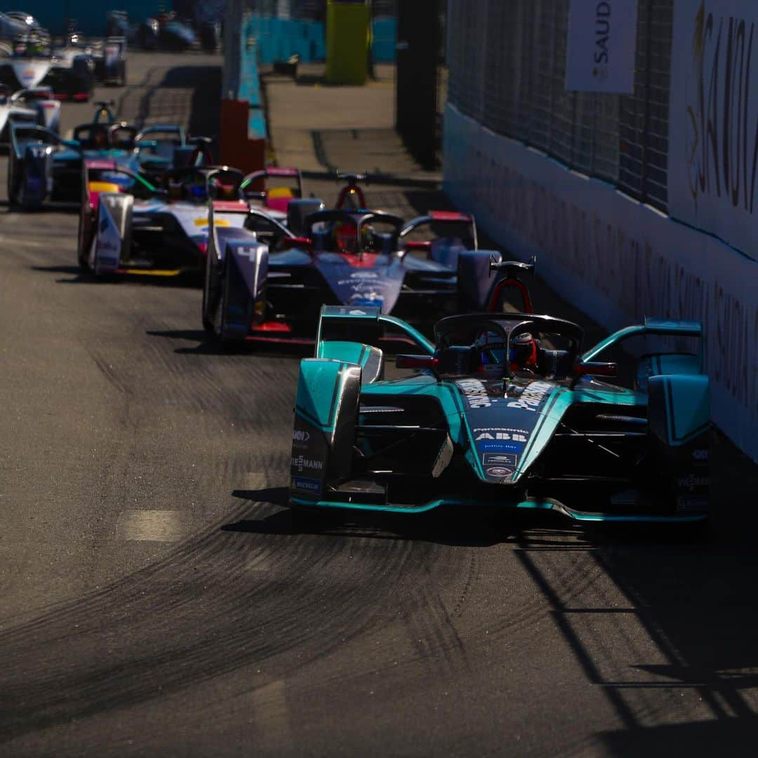 Jaguarさんのインスタグラム写真 - (JaguarInstagram)「Panasonic @JaguarRacing driver @MitchEvans_ claimed his third @FIAFormulaE podium of the season finishing second at the #NYCEPrix, keeping his title hopes alive. Team mate @AlexLynnRacing made a great start but was forced to retire suffering a technical problem. #JaguarElectrifies #ABBFormulaE #NewYork #NYC #ITYPE3 #ElectricCars」7月14日 11時23分 - jaguar