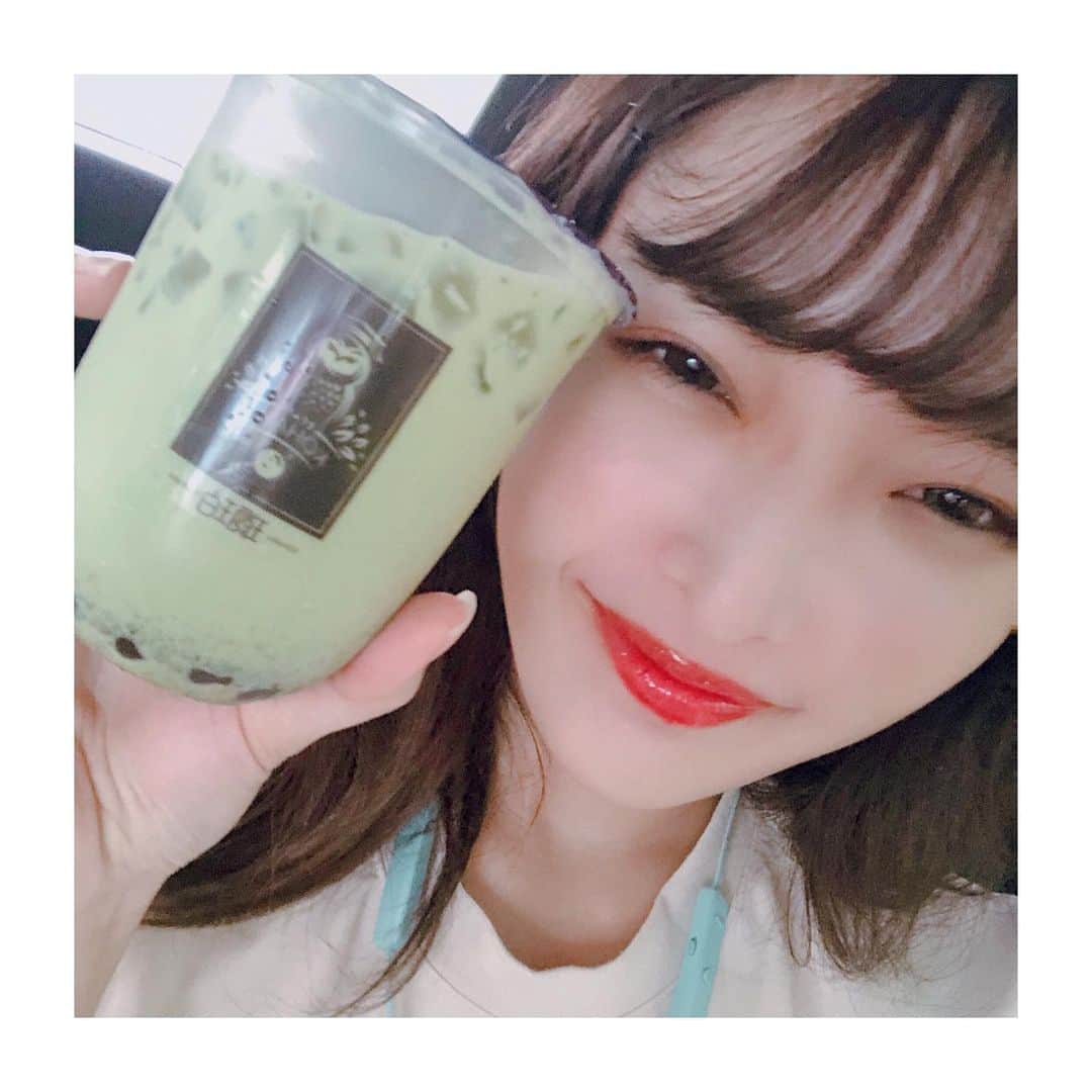 のインスタグラム：「郡山に「琥珀」っていうタピオカ屋さんができたんだよ🤩💚 郡山着いてからすぐ買いに行ってきた！ 私は抹茶にしたんだけど サッパリしてて、黒糖タピオカはもちもちで弾力があってすっごく美味しかった〜🥰 #郡山#タピオカ#琥珀」