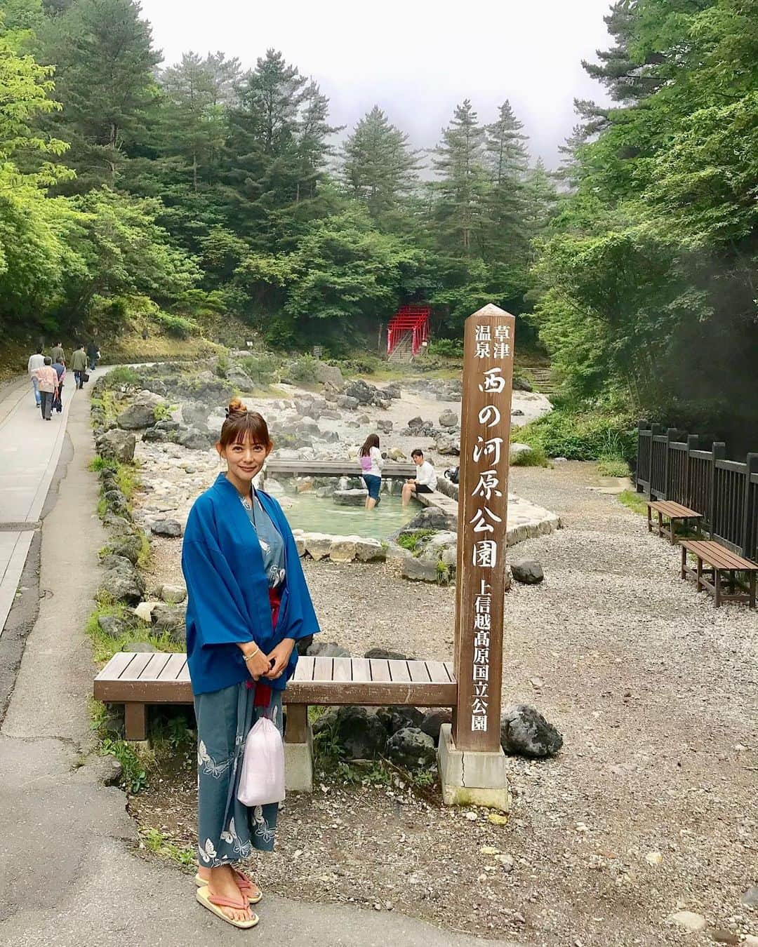 箕輪玖美さんのインスタグラム写真 - (箕輪玖美Instagram)「初草津泉質♨️ 温泉街の雰囲気もいいけど、泉質が凄く良い❤️ トロミと肌当たりが絶妙で、何度も入りたくなる✨  流石日本三名泉😊  #温泉 #温泉好きな人と繋がりたい  #草津温泉  #湯もみ #リラックス #冷え改善 #あたたかい  #タビジョ #旅行好きな人と繋がりたい  #モデル #アラフィフ #箕輪玖美 #instapic #onsen♨️ #japantrip」7月14日 11時50分 - kumi.111