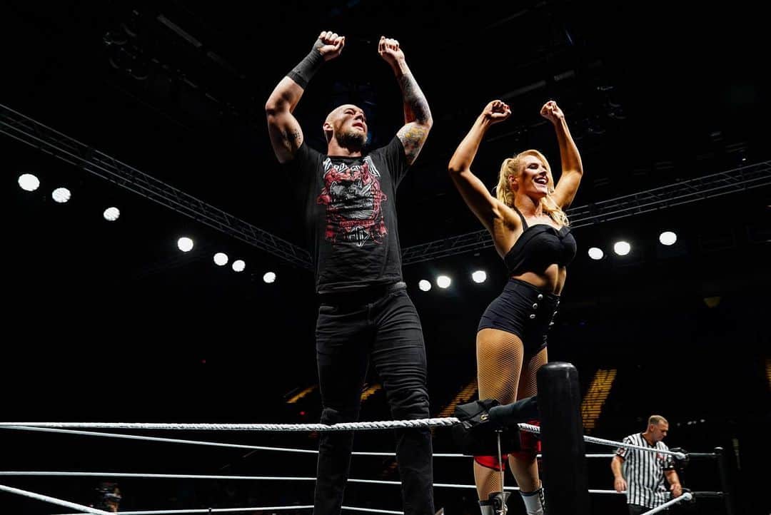 WWEさんのインスタグラム写真 - (WWEInstagram)「Did @baroncorbinwwe & @laceyevanswwe just give us at spoiler of #ExtremeRules?! #WWESpringfield」7月14日 11時53分 - wwe
