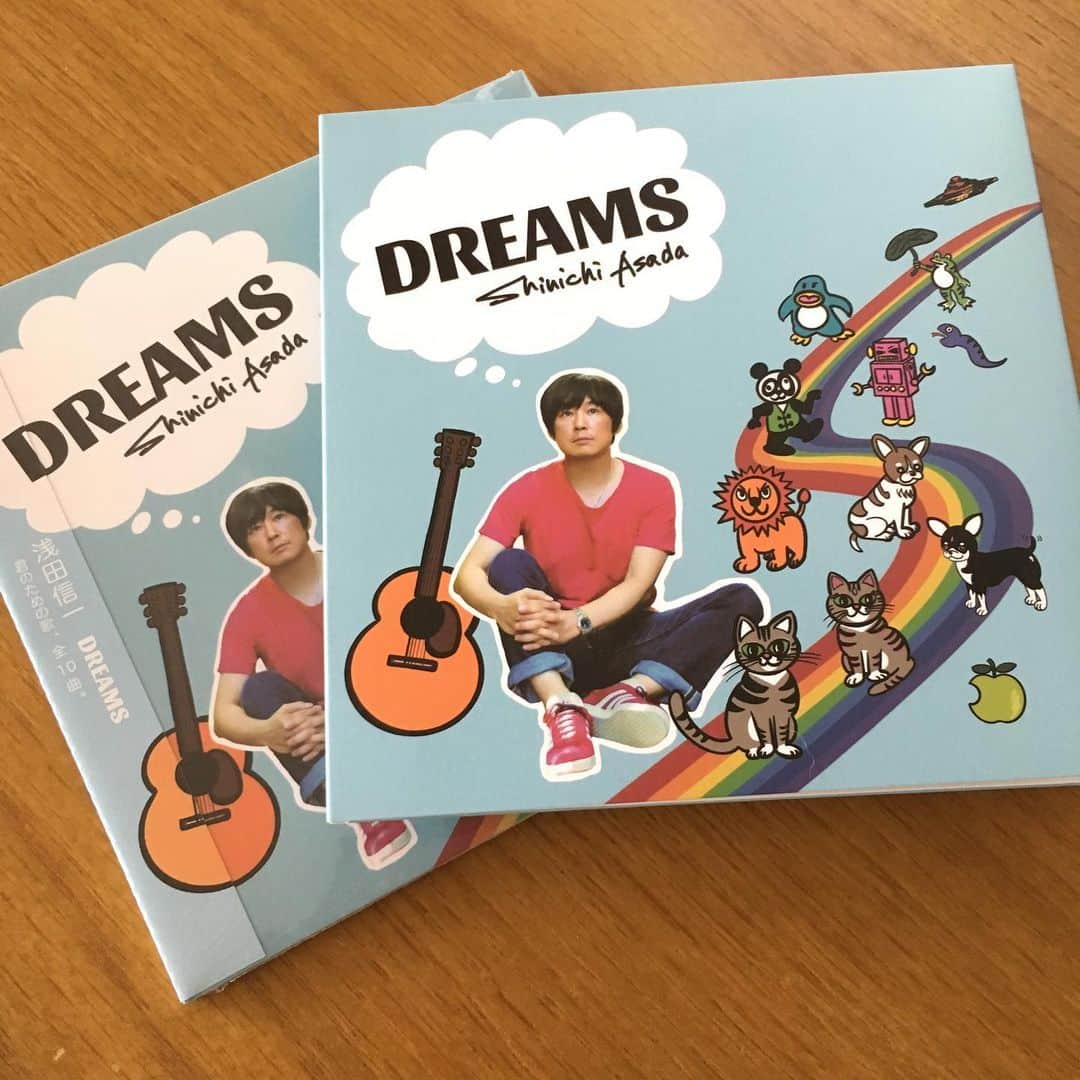 のインスタグラム：「💿💿💿 ニューアルバム「DREAMS」のプレスが完了！そして、ついに完成しました✨ いろいろ自分達だけでやってきただけに想いもひとしおです😌 是非あなたのお気に入りの一枚に加えてください🤲 ・ 💿💿💿 ニューアルバム「DREAMS」のスペシャルサイトがオープンしました。全国流通リリースより1ヶ月早く聴ける先行通販も行なってます。送料無料。是非！  www.asashin.net  #浅田信一ドリームズ  #浅田信一ニューアルバム #浅田信一クアトロ」