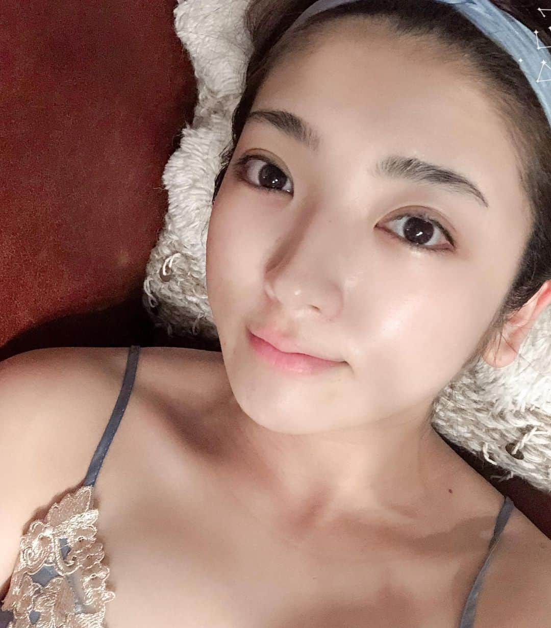 神咲詩織さんのインスタグラム写真 - (神咲詩織Instagram)「そして先日！ エレナクリニックさんにて、はじめて医療ハイフ"ソノクイーン"を受けてきました！  最新機器なのにとてもお手頃な49,800円で施術していただけるとのこと😎  ちょっとドキドキしてたのだけど、美顔器みたいで気持ちよくて最後の方寝てました(だいたい寝るw)🤣 でもお顔がきゅっと引きあがってびっくり！ そしてどんどん効果実感出来るそうなのでこれからが楽しみです✨ 美容点滴とかもしてみたいな、、、若くないので、、、🤣笑  施術の様子とかストーリー載せるね✨  私が受けたのはハイフなのですが、今エレナクリニックでは 7月限定で糸リフト入れ放題のモニター募集しているらしいです！ 全顔糸リフト入れ放題で15万円とのことー！ 詳細はエレナクリニックさんをチェック！ @elena__clinic @le_brow.elena  #エレナクリニック #ルブロー #ハイフ #医療ハイフ #ソノクイーン #破格のソノクイーン #ハイドラピーリング #シャインニードル  #シャネル注射 #点滴BAR #点滴打ち放題 #美肌  #ツヤ肌 #最新美容 #美容クリニック #深夜営業 #美容皮膚科 #新宿 #歌舞伎町」7月14日 12時04分 - nexter_nippon