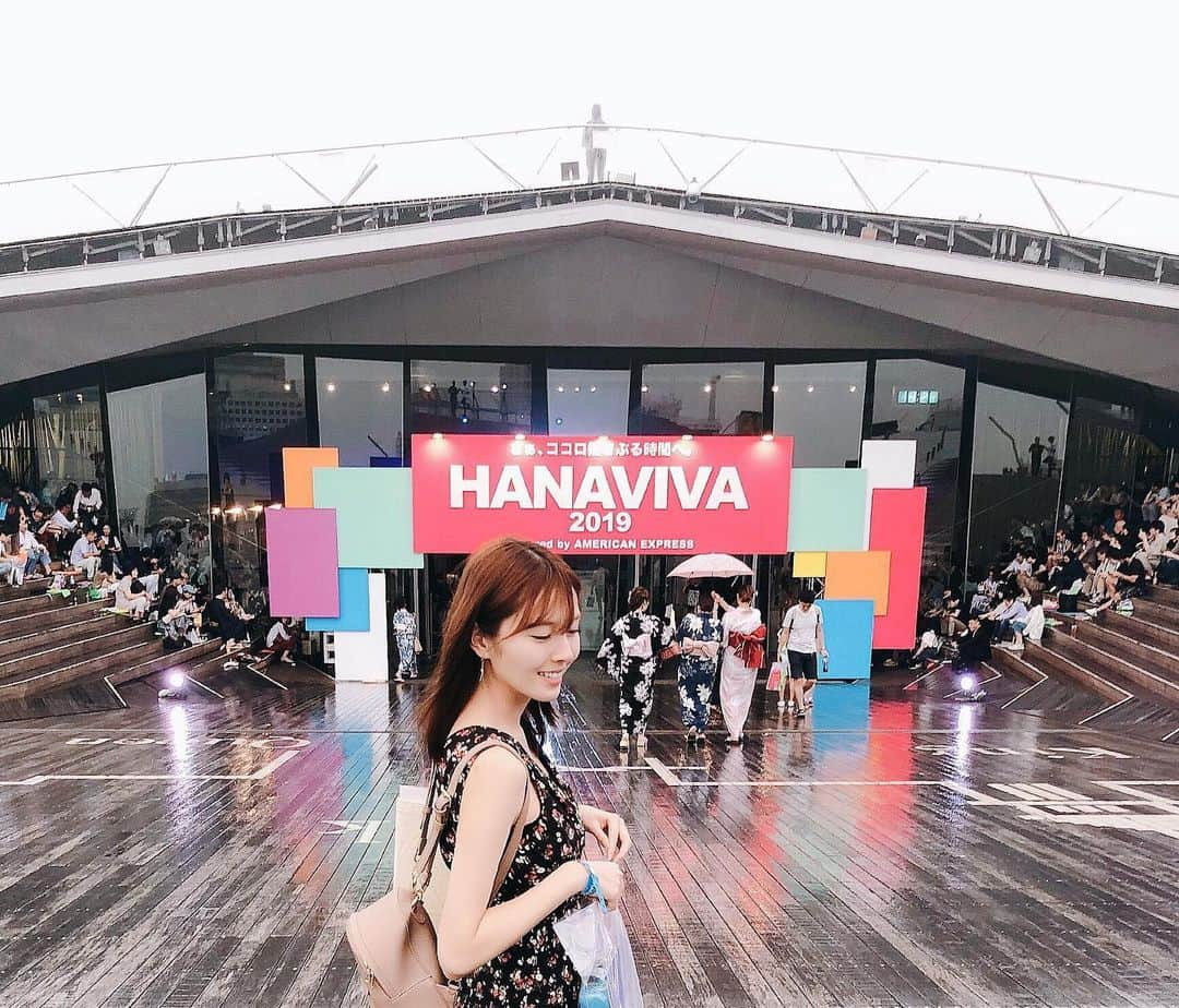 菊原梨華さんのインスタグラム写真 - (菊原梨華Instagram)「・ ・ HANAVIVA 2019 powered by AMERICAN EXPRESS にいって花火を見に来ました💗 ・ 会場も広くてライブをやっていたり 賑わっていました！！ ・ ご飯も美味しい🥺💗✨ 花火も綺麗で いい休日でしたっ☻✦ ・ #hanaviva #AmexLife#花火#横浜#大さん橋#綺麗#picture#pic#写真#enjoy#休日#dayoff#followme#follow#life#lifestyle#happy#goodday#love」7月14日 12時16分 - happyluckyhappy