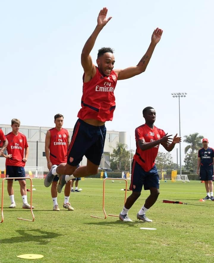 アーセナルFCさんのインスタグラム写真 - (アーセナルFCInstagram)「Introducing: Pierre-Emerick Air-bameyang 🛫⁠ ⁠ #SorryNotSorry #Aubameyang #YoPierre #ArsenalinUSA #Arsenal #tour」7月14日 12時30分 - arsenal