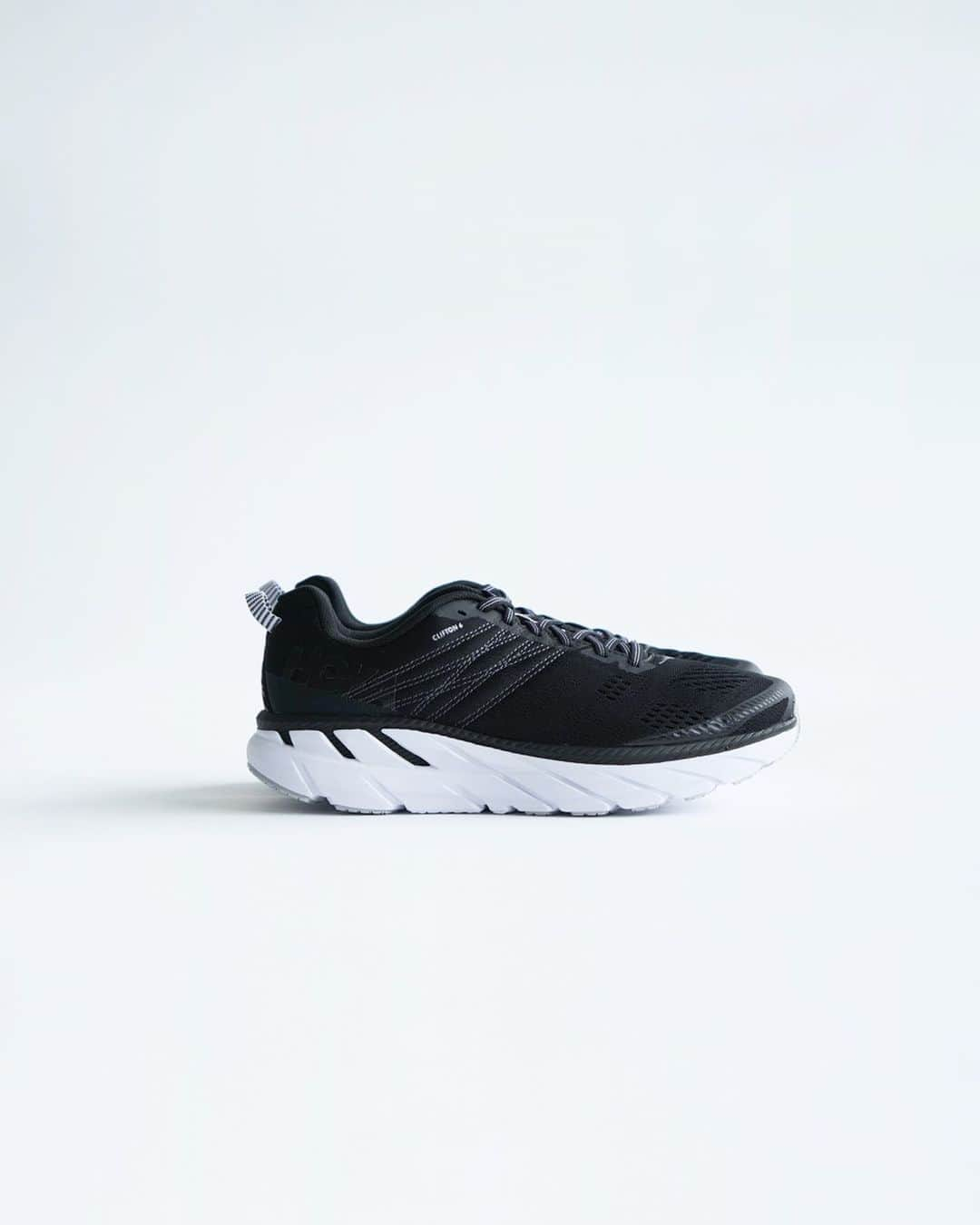 EDIFICEさんのインスタグラム写真 - (EDIFICEInstagram)「【HOKA ONE ONE - CLIFTON6 - 】﻿﻿﻿﻿ ﻿﻿ ランナーの常識を変えるシューズ、CLIFTONの最高の特性を引き継ぐ最新モデル「CLIFTON6」が待望の入荷です。﻿ ﻿ 柔らかさと軽さを完璧に兼ね備えたCLIFTON6は、さらに走り心地をスムーズに、フィットを快適にするとともに、アッパーのステッチデザインが重量を増すことなく安定性を高めました。﻿ ﻿ ・軽量で通気性に優れたエンジニアーどメッシュ・ステッチによる補強が厚みを抑え、サポートと中足部の安定性を向上﻿ ・耐久性が強化されたアイレット﻿ ・かかと付近から始まるメタロッカーでスムーズな走りを実現﻿ ・EVAミッドソールはHOKA ONE ONEの最大の特徴である極上のクッション性を発揮﻿ ・ヒール部分の傾斜が滑らかで、自然なかかと着地を促す﻿ ・接地面の多いフラットウエスト構造で高い安定性を発揮﻿ ・接地面が多い構造でHOKA ONE ONE特有の高い安定性を発揮・重量を軽減するため、地面と接触が多い部分にのみラバーを搭載﻿ ﻿ 特徴的な見た目とデザインからブランドのアイコニックなアイテムとして、ランニングシューズとしてのみならず、デイリーにも使えるプロダクトとして目が離せない一足です。 ﻿ ﻿﻿﻿﻿ ﻿﻿﻿﻿ ﻿﻿ Shoes : 【HOKA ONE ONE】¥15,000+tax 発売中﻿﻿ ﻿﻿﻿ ﻿﻿﻿﻿ ﻿ ﻿ ﻿ ﻿ ﻿ ﻿ ﻿ ﻿ ﻿﻿﻿﻿ ﻿﻿﻿﻿ #edifice #hokaoneone #evamidsole #roadshoes #cliftomw6 #runningshoes #shoesaddict #shoestagram #kicks #kickstagram #shoeslovers #shoesaholic #shoefashion #sneakeraddict #sneakerheads #mensshoes #mensfashion #mensstyle #menwithclass #menwithstyle #dapper #dapperman #dapperstyle #エディフィス﻿ #ホカオネオネ」7月14日 12時41分 - edifice.jp