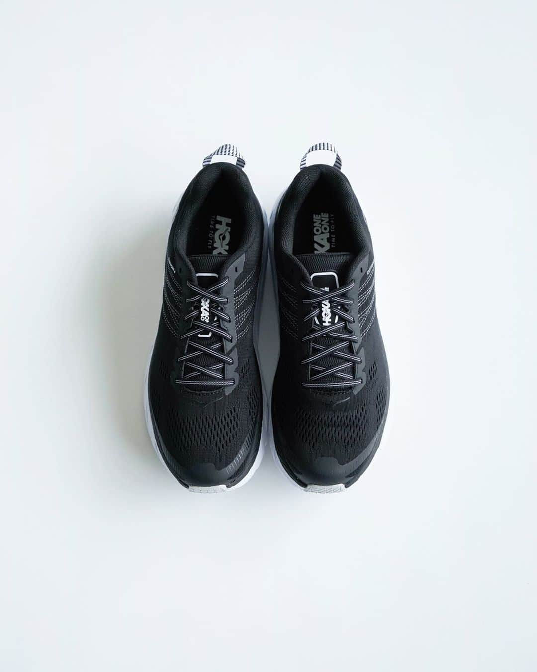 EDIFICEさんのインスタグラム写真 - (EDIFICEInstagram)「【HOKA ONE ONE - CLIFTON6 - 】﻿﻿﻿﻿ ﻿﻿ ランナーの常識を変えるシューズ、CLIFTONの最高の特性を引き継ぐ最新モデル「CLIFTON6」が待望の入荷です。﻿ ﻿ 柔らかさと軽さを完璧に兼ね備えたCLIFTON6は、さらに走り心地をスムーズに、フィットを快適にするとともに、アッパーのステッチデザインが重量を増すことなく安定性を高めました。﻿ ﻿ ・軽量で通気性に優れたエンジニアーどメッシュ・ステッチによる補強が厚みを抑え、サポートと中足部の安定性を向上﻿ ・耐久性が強化されたアイレット﻿ ・かかと付近から始まるメタロッカーでスムーズな走りを実現﻿ ・EVAミッドソールはHOKA ONE ONEの最大の特徴である極上のクッション性を発揮﻿ ・ヒール部分の傾斜が滑らかで、自然なかかと着地を促す﻿ ・接地面の多いフラットウエスト構造で高い安定性を発揮﻿ ・接地面が多い構造でHOKA ONE ONE特有の高い安定性を発揮・重量を軽減するため、地面と接触が多い部分にのみラバーを搭載﻿ ﻿ 特徴的な見た目とデザインからブランドのアイコニックなアイテムとして、ランニングシューズとしてのみならず、デイリーにも使えるプロダクトとして目が離せない一足です。 ﻿ ﻿﻿﻿﻿ ﻿﻿﻿﻿ ﻿﻿ Shoes : 【HOKA ONE ONE】¥15,000+tax 発売中﻿﻿ ﻿﻿﻿ ﻿﻿﻿﻿ ﻿ ﻿ ﻿ ﻿ ﻿ ﻿ ﻿ ﻿ ﻿﻿﻿﻿ ﻿﻿﻿﻿ #edifice #hokaoneone #evamidsole #roadshoes #cliftomw6 #runningshoes #shoesaddict #shoestagram #kicks #kickstagram #shoeslovers #shoesaholic #shoefashion #sneakeraddict #sneakerheads #mensshoes #mensfashion #mensstyle #menwithclass #menwithstyle #dapper #dapperman #dapperstyle #エディフィス﻿ #ホカオネオネ」7月14日 12時41分 - edifice.jp