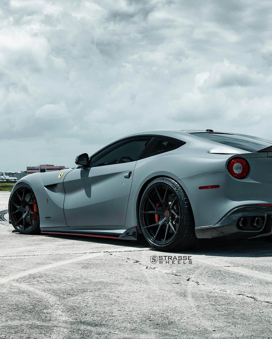 CARLiFESTYLEさんのインスタグラム写真 - (CARLiFESTYLEInstagram)「Ferrari F12 sitting on @strassewheels SM5RT! Photo by @kfletchphotography @spjeweler #carlifestyle」7月14日 12時42分 - carlifestyle