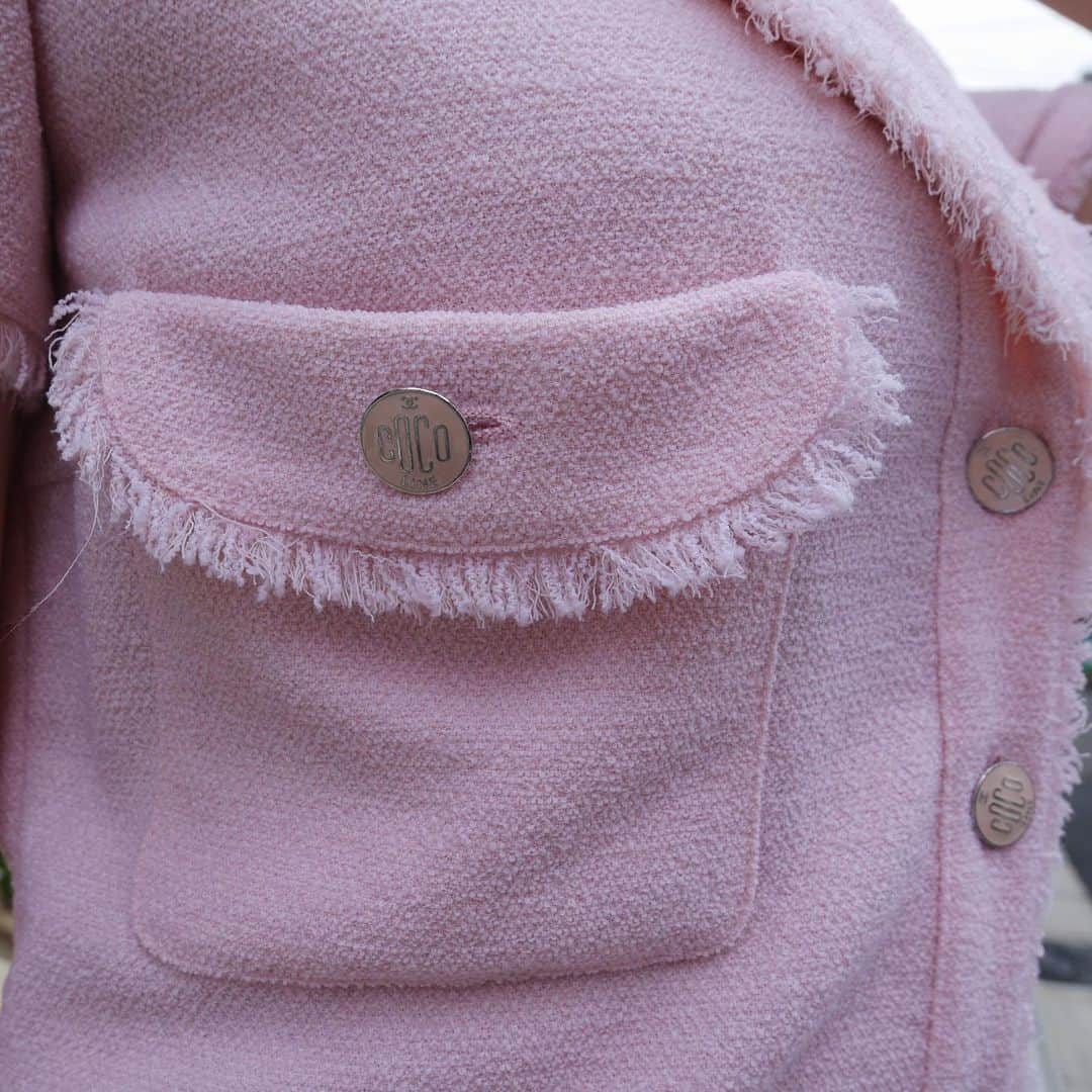 Vintage Brand Boutique AMOREさんのインスタグラム写真 - (Vintage Brand Boutique AMOREInstagram)「Chanel short sleeve jacket.  Size 38.▶︎Free Shipping Worldwide✈️ ≫≫≫ DM for more information 📩 info@amorevintagetokyo.com #AMOREvintage #AMORETOKYO #tokyo #Omotesando #Aoyama #harajuku #vintage #vintageshop #ヴィンテージ #ヴィンテージショップ #アモーレ #アモーレトーキョー #表参道 #青山 #原宿#東京 #chanel #chanelvintage #vintagechanel #ヴィンテージ #シャネル #ヴィンテージシャネル #amorewardrobe #アモーレワードローブ」7月14日 12時46分 - amore_tokyo