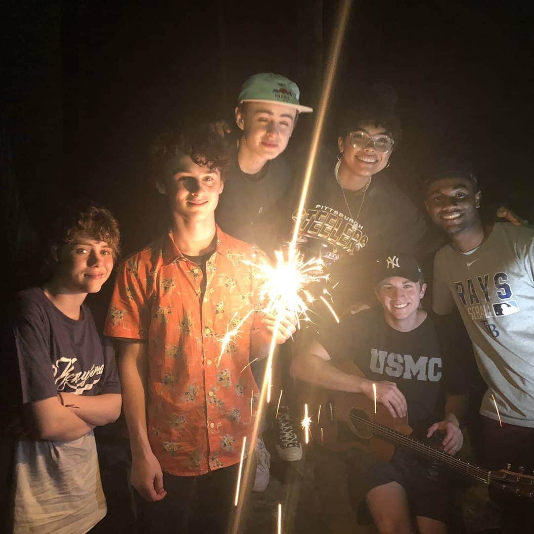 ワイヤット・オレフのインスタグラム：「birthday good birthday very good thanks guys love you all」
