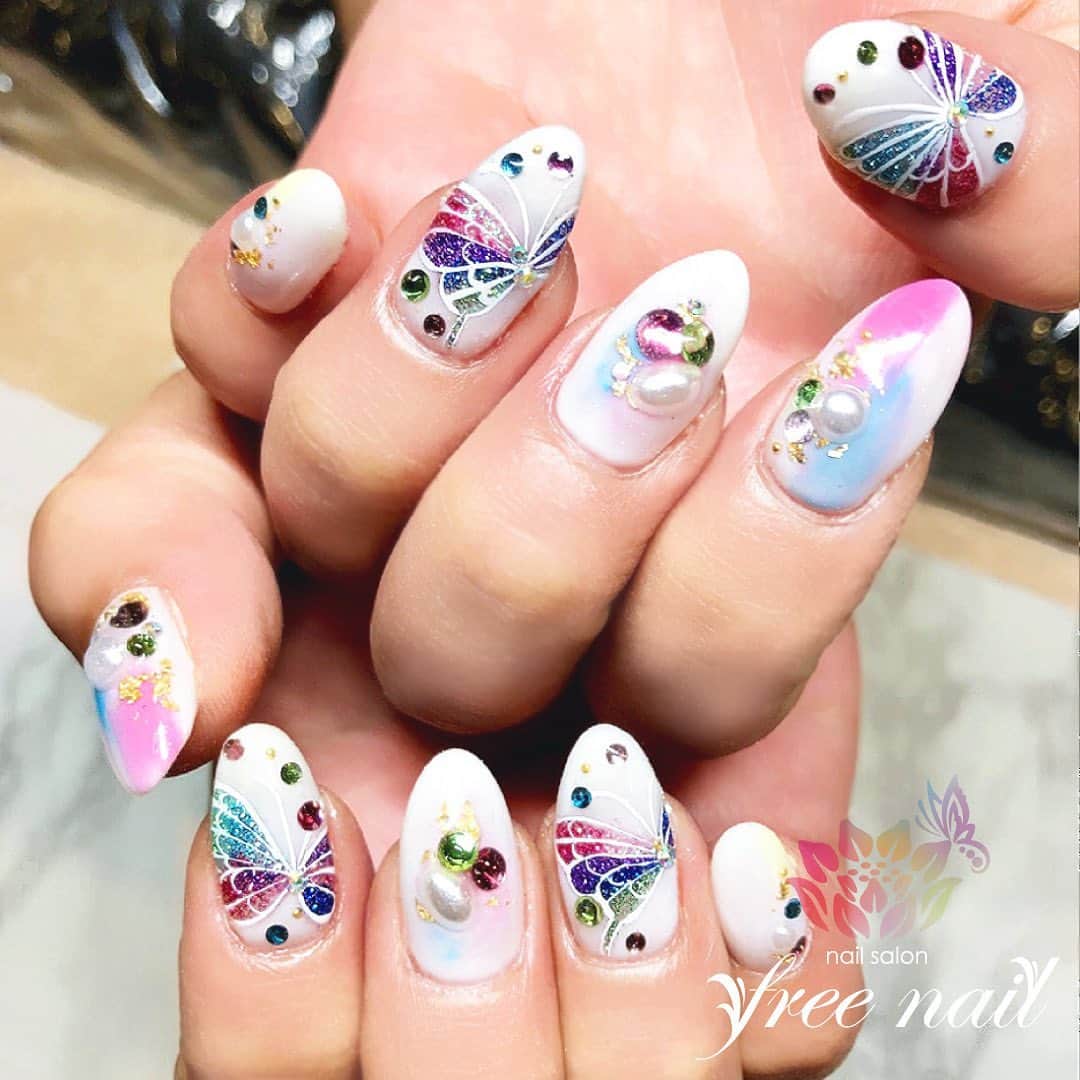 free nail フリーネイルのインスタグラム：「. お客様ネイル💅🏻🦋✨ . レインボーバタフライネイル🦋🌈✨ . サマーバタフライ🦋💫✨ . ご来店ありがとうございました🙇🏻‍♀️🙇🏻‍♀️🙇🏻‍♀️💗 . #ネイル #フリーネイル #ネイルアート #ジェルネイル #ネイルサロン #大阪ネイルサロン #ネイルデザイン #ネイルチェンジ #蝶々ネイル #レインボーネイル #タイダイネイル #ラメネイル #ストーンネイル #ホワイトネイル #キラキラネイル #デザインネイル #シンプルネイル #トレンドネイル #美爪ネイル #大人ネイル #夏ネイル #美甲 #日式美甲 #summernails #nailsart #nailsalon #nailsdid #newnails #newnail #freenail」