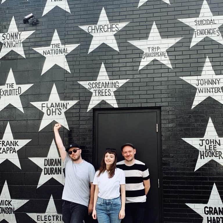 CHVRCHESさんのインスタグラム写真 - (CHVRCHESInstagram)「Thank you, @firstavenue ⭐️ An absolute honour, and one we never dreamed we would get.」7月14日 13時01分 - chvrches