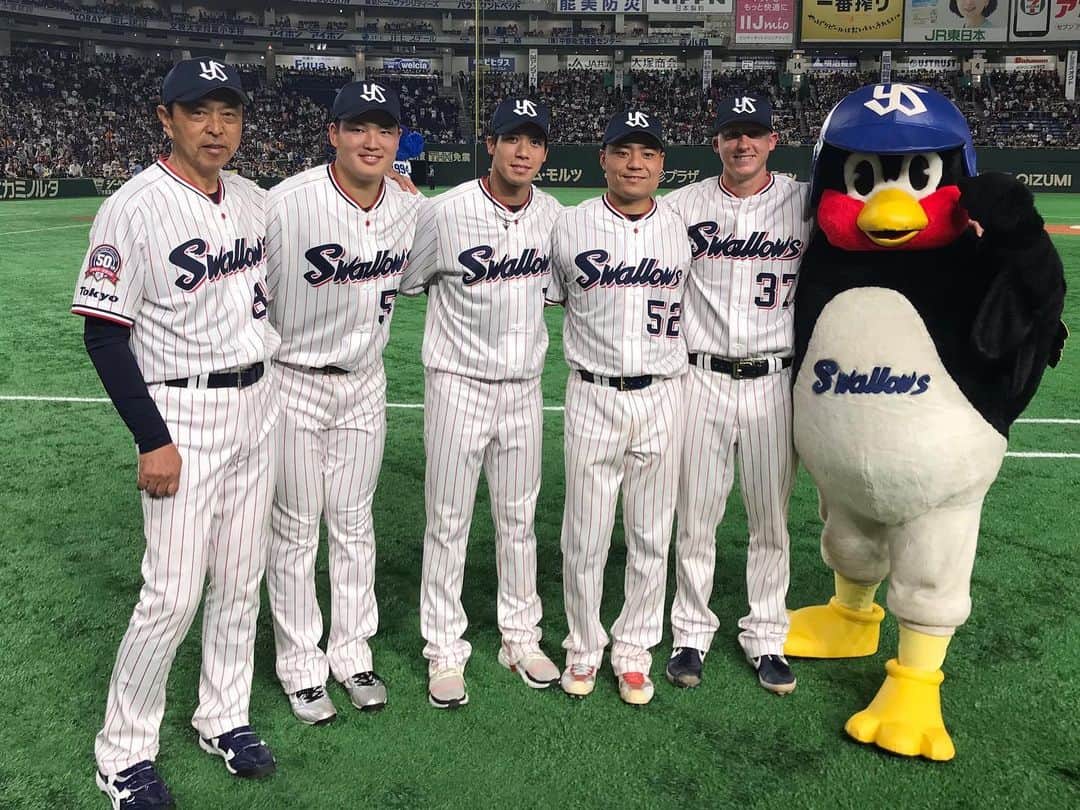 村上宗隆のインスタグラム：「一昨日、昨日と初めてのオールスターに出場させていただきました。 出場できたのも、ファンの皆さんの応援、投票のおかげです。本当にありがとうございました！ 明日から後半戦始まります、さらに気を引き締めて頑張ります。 これからも応援よろしくお願い致します📣」