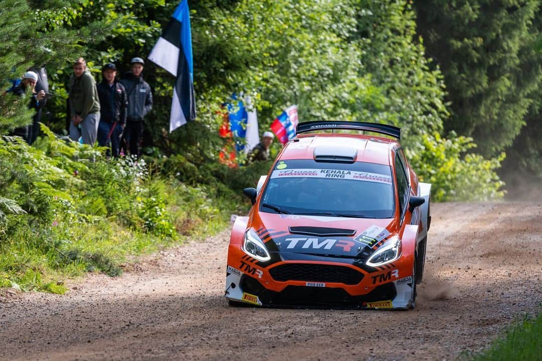 勝田貴元さんのインスタグラム写真 - (勝田貴元Instagram)「Not we wanted landing yesterday but today is new day💪 We restart today. Try to get more kilometers with this car! Thank you team guys! 📸 @timoanisphotography  昨日はフロントから着地した事により、ラジエターにダメージを受けてしまったので、新型は今まで以上に気をつけないといけないですね😬💪 今日はしっかり距離を稼ぎます！ @rallyestonia @mm.motorsport」7月14日 12時56分 - takamotokatsuta