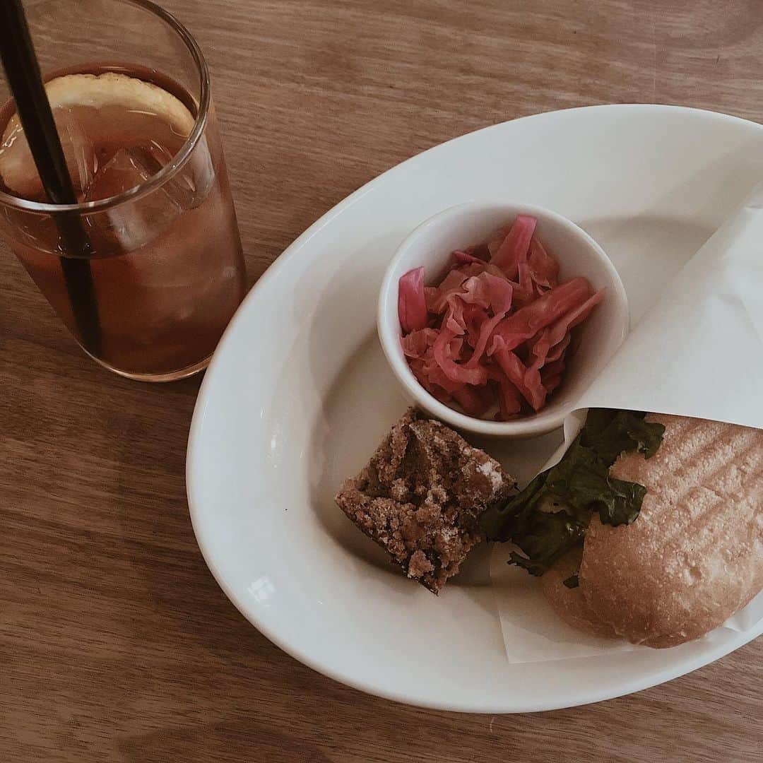井上早紀さんのインスタグラム写真 - (井上早紀Instagram)「パニーニってこんなに美味しいの🥺 て一口食べるごとに心の中で言いました。 （ひとりだったから） #panino #cafe」7月14日 13時20分 - _is__231