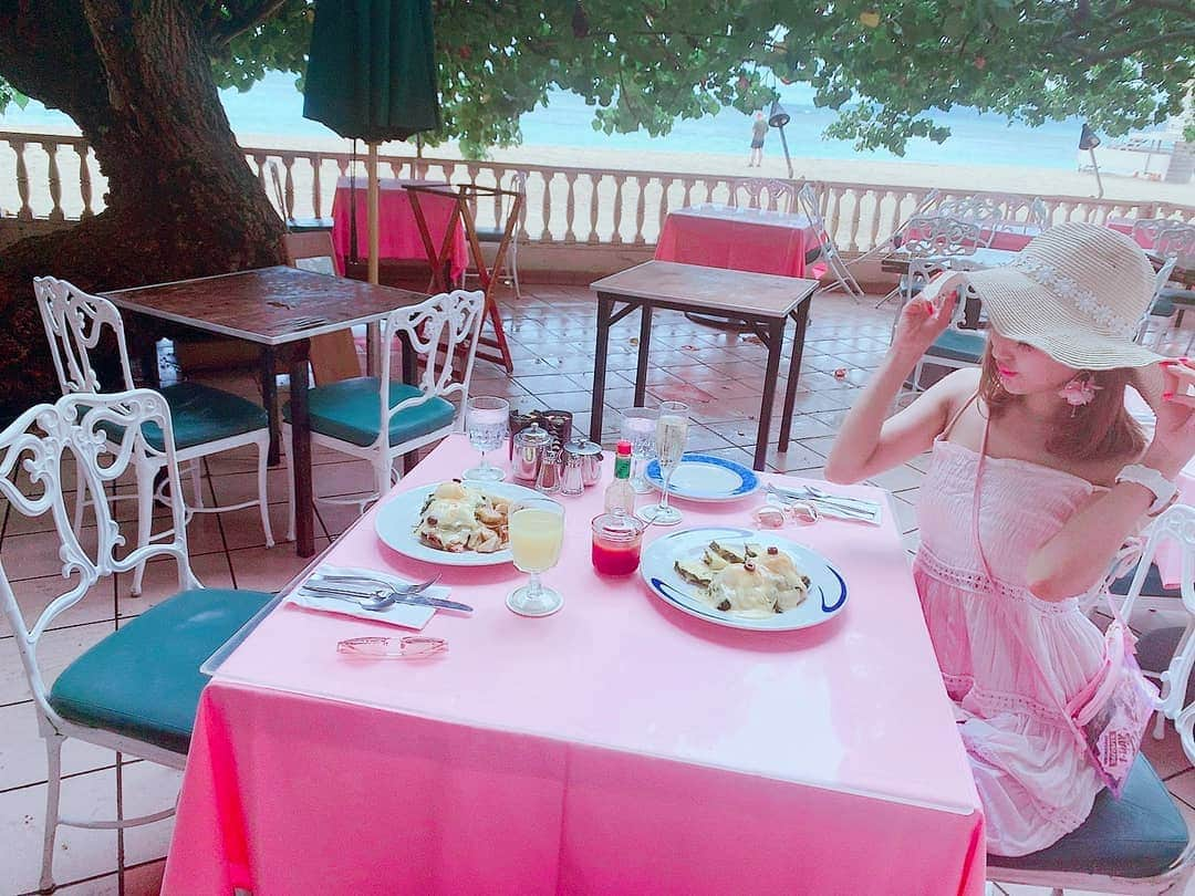 梁愛美さんのインスタグラム写真 - (梁愛美Instagram)「Hau Tree Lanai…🍳🍳💕 ❥︎ ❥︎ #hawaii #lovehawaii #hawaiilife #hautreelanai #eggbenedict #healthylife #alohalife #myfavorite  #genic_hawaii #hawaiistagram #hawaiipic #instagramhawaii #instagood #healthylife #alohalife #nature #naturelovers #princess #pretty #lovepink #ハワイ #ハワイ好きな人と繋がりたい #ハワイに恋して #朝食 #ハウツリーラナイ #エッグベネディクト #ハワイ好きすぎて辛い #ハワイde激辛 #激辛アイドル #タバスコは飲み物です #梁愛美」7月14日 13時16分 - aimipink