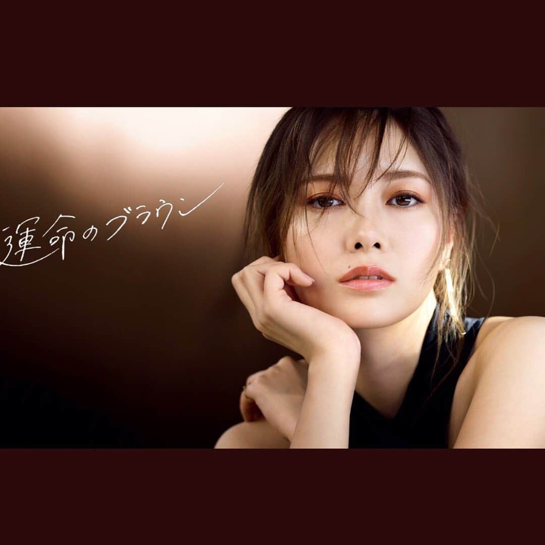 進藤郁子さんのインスタグラム写真 - (進藤郁子Instagram)「マキアージュの新しい広告💕 アザーカットもステキなのたくさんありました。 大人っぽいまいやん❤️ こちらもヘア担当しました。 hair by  me. . AD @wa_ya_ya  photo📷 @yusukemiyazaki  stylist👗 @yokomiyake  make💄  @shiomi_mukai  hair 💇‍♀️#ikukoshindo @ikukoshindo . . .  #マキアージュ#資生堂#白石麻衣#まいやん#運命のブラウン#shiseido」7月14日 13時20分 - ikukoshindo