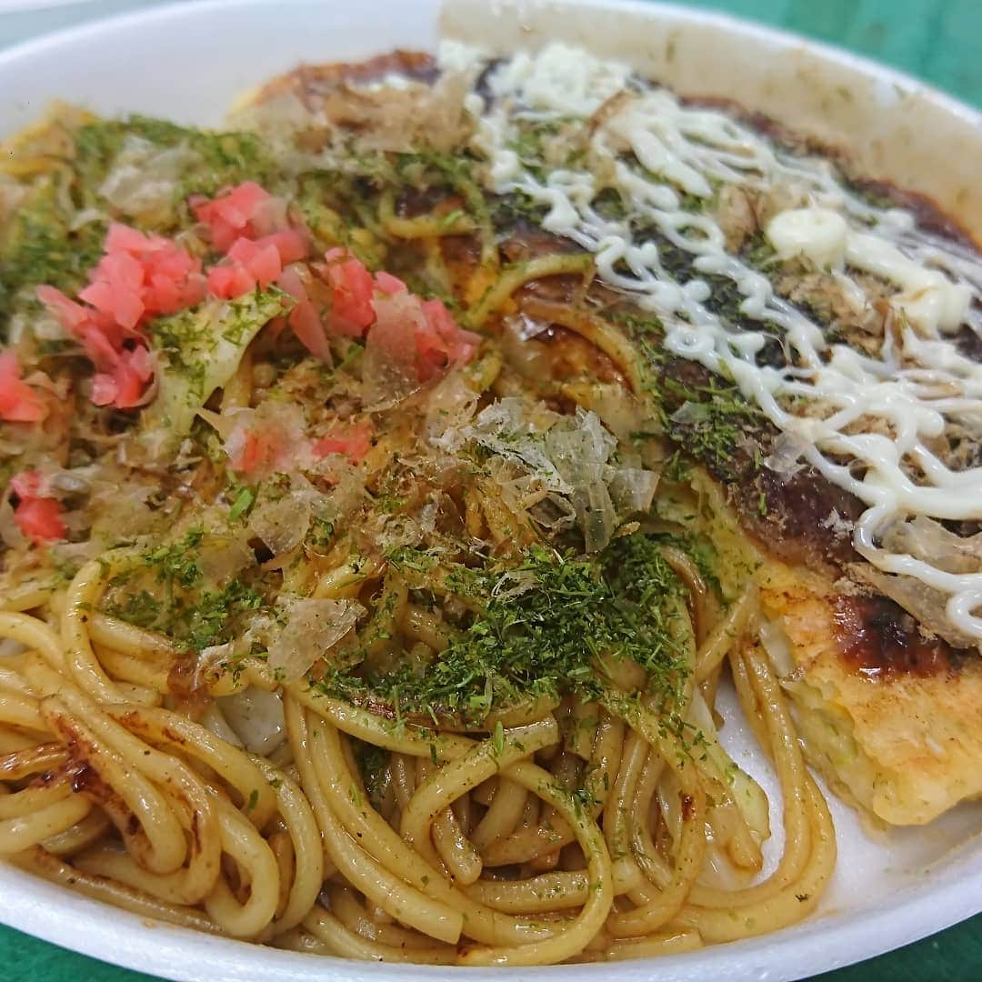 松本康太さんのインスタグラム写真 - (松本康太Instagram)「『焼きそばお好み焼き定食』さすが大阪なのです♪炭水化物が多過ぎて気絶♪美味しいのです♪今日は上新電機久宝寺店でお仕事♪①14時～ ②16時～ お近くの方はぜひ＼(^o^)／！ #焼きそばお好み焼き定食 #焼きそば #お好み焼き #定食 #炭水化物 #レギュラー西川くん #あるある探検隊 #気絶 #久宝寺 #sharp」7月14日 13時23分 - aruarutankentai.matsumoto