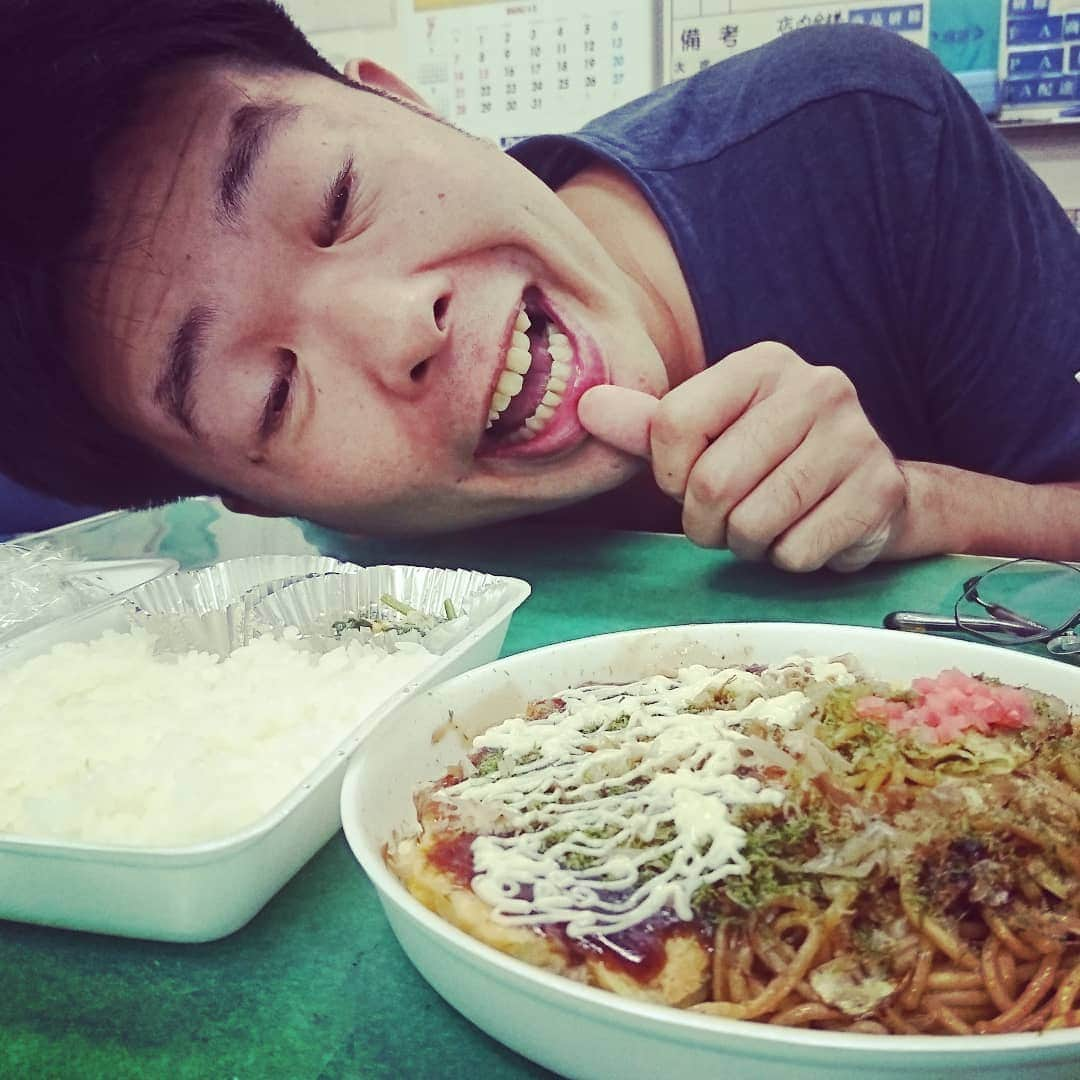 松本康太さんのインスタグラム写真 - (松本康太Instagram)「『焼きそばお好み焼き定食』さすが大阪なのです♪炭水化物が多過ぎて気絶♪美味しいのです♪今日は上新電機久宝寺店でお仕事♪①14時～ ②16時～ お近くの方はぜひ＼(^o^)／！ #焼きそばお好み焼き定食 #焼きそば #お好み焼き #定食 #炭水化物 #レギュラー西川くん #あるある探検隊 #気絶 #久宝寺 #sharp」7月14日 13時23分 - aruarutankentai.matsumoto