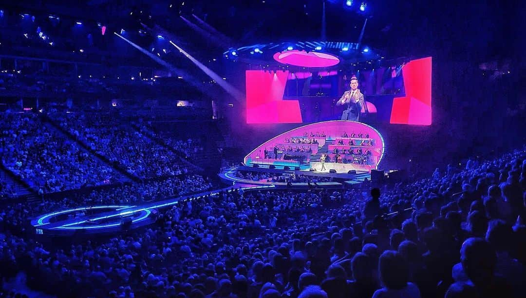 マイケル・ブーブレさんのインスタグラム写真 - (マイケル・ブーブレInstagram)「An electric crowd tonight in the Mile High City! #MBWorldTour」7月14日 13時26分 - michaelbuble