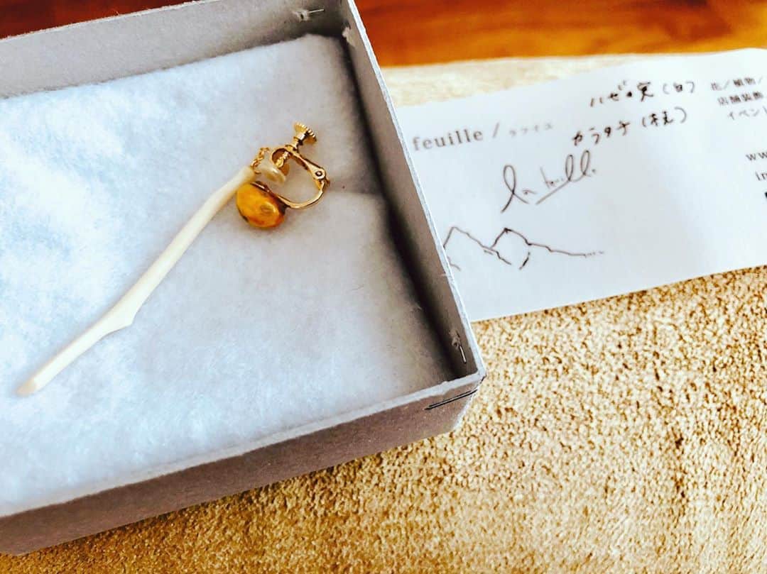 安藤裕子さんのインスタグラム写真 - (安藤裕子Instagram)「素敵なお土産まで頂きました。 ハゼの実を染めて、カラタチの枝と。  #lafeuille  #ラフイユ」7月14日 13時32分 - yuko_ando