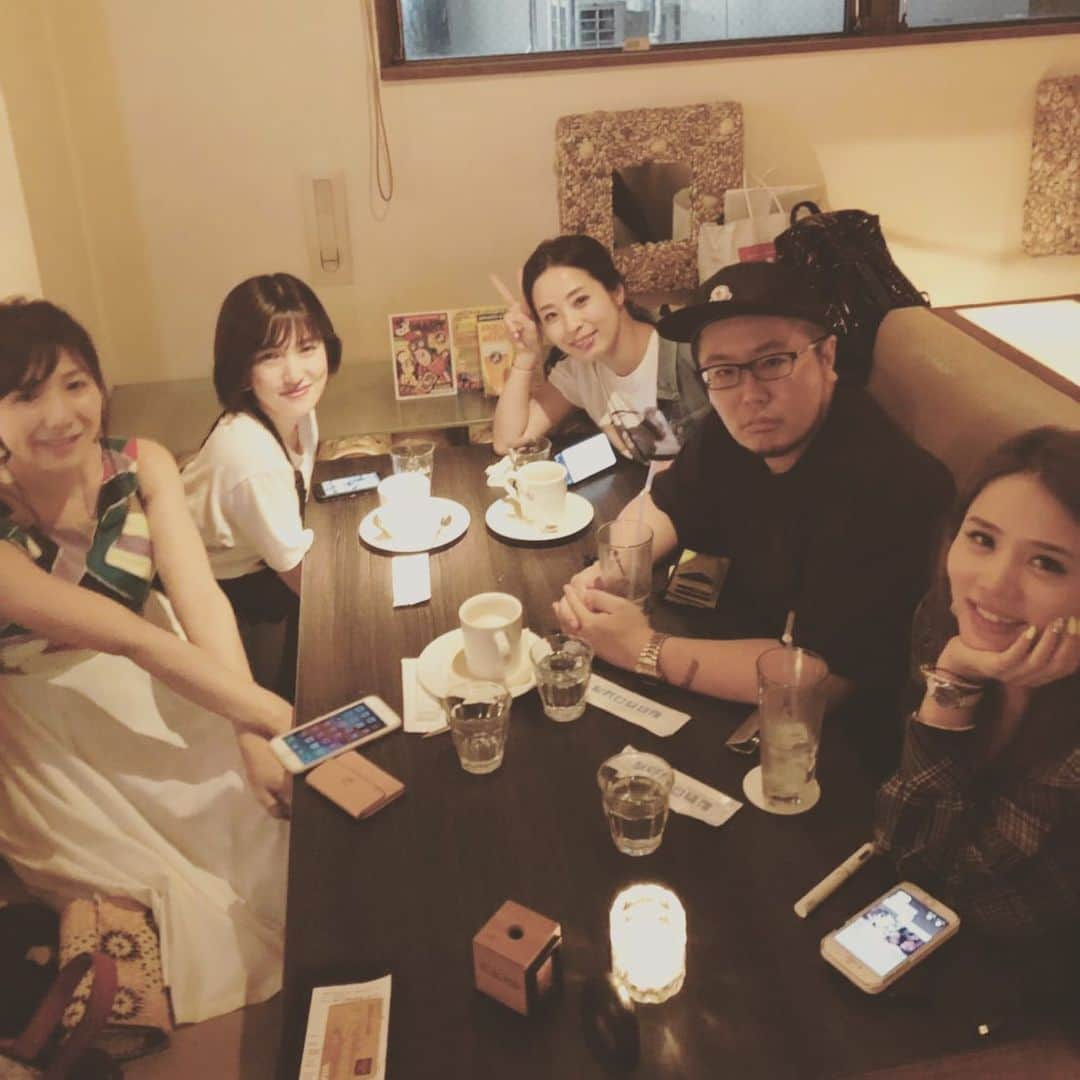 鈴木涼美さんのインスタグラム写真 - (鈴木涼美Instagram)「誕生日の深夜に集まってくれた大好きだけどそこそこ重症なガールズ（みちゅもガールズにカウント）。 #bday #bdaygirl👑 #birthdaypresent #flames #mymen #girltalk #friends」7月14日 13時42分 - suzumisuzuki