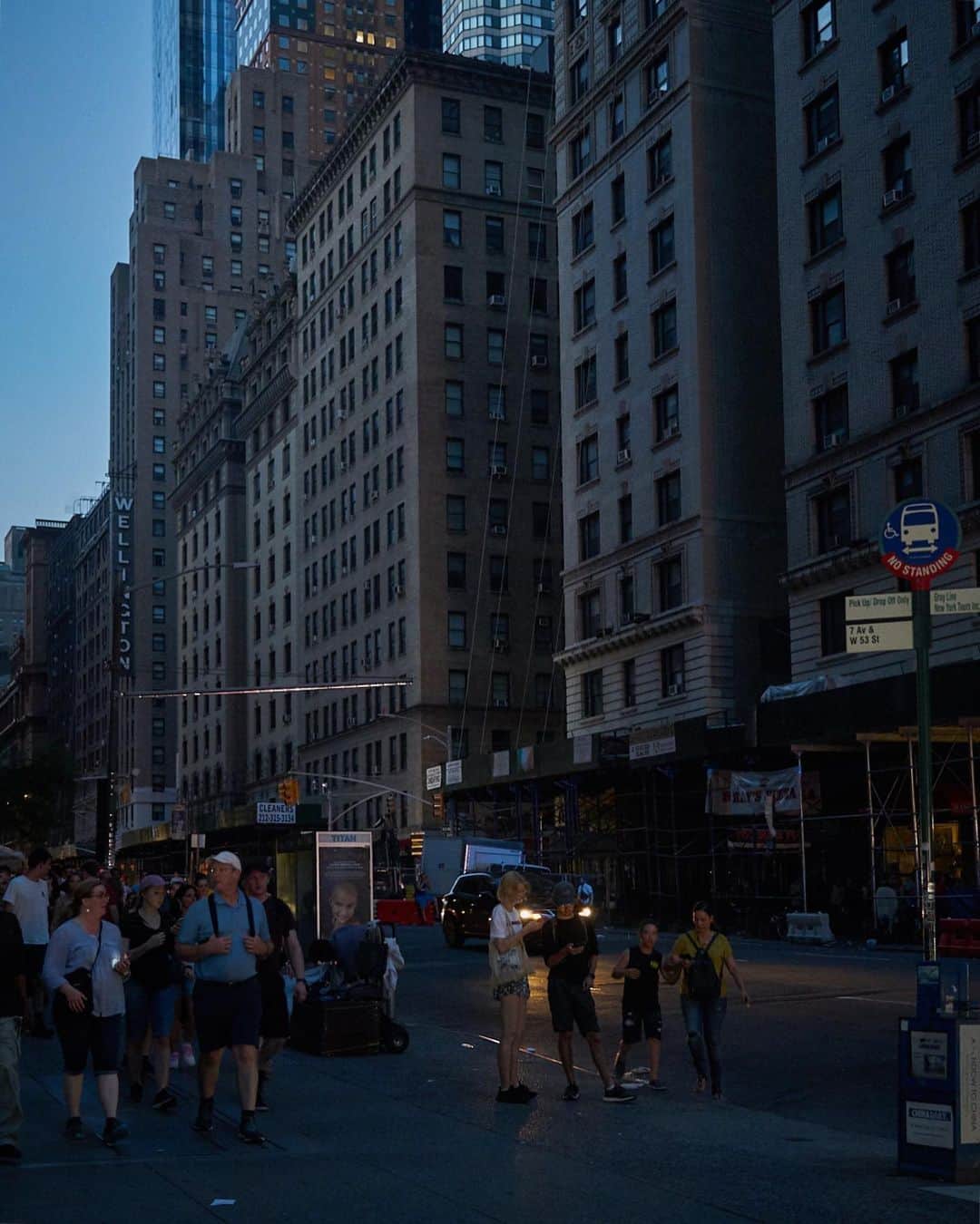 New Yorkさんのインスタグラム写真 - (New YorkInstagram)「Lights out New York」7月14日 13時50分 - newyork