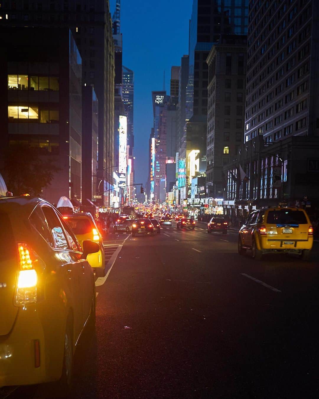 New Yorkさんのインスタグラム写真 - (New YorkInstagram)「Lights out New York」7月14日 13時50分 - newyork