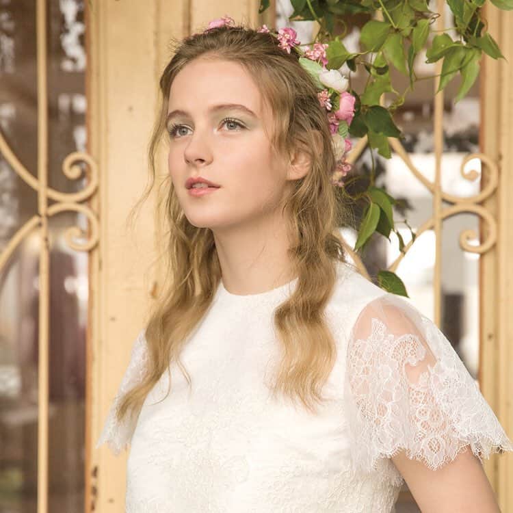 のインスタグラム：「♥ ￣￣￣￣￣￣￣￣￣￣ @montereyweddingをフォローして 『 #モントレ花嫁 』『 #ホテルモントレ』の タグをつけて投稿してくださいね＊*. . トレンドのレース素材のドレス多数 . ---------- @hotelmontereyyokohama.bridal . ◆ホテルモントレ公式HPはこちら* ‪https://www.monterey-wedding.jp‬ . #モントレ #モントレ花婿 #dressy花嫁 #プレ花嫁 #marry花嫁 #卒花 #marryxoxo #wedding #weddingceremony #weddingreception #weddingparty #weddingdress #dress #flower#cake #capel#yokohama #令和婚 #日本中のプレ花嫁さんと繋がりたい #結婚式 #パーティー #披露宴 #ホテルウェディング #ウェディングドレス #横浜#横浜花嫁 #みなとみらい #takamibridal」