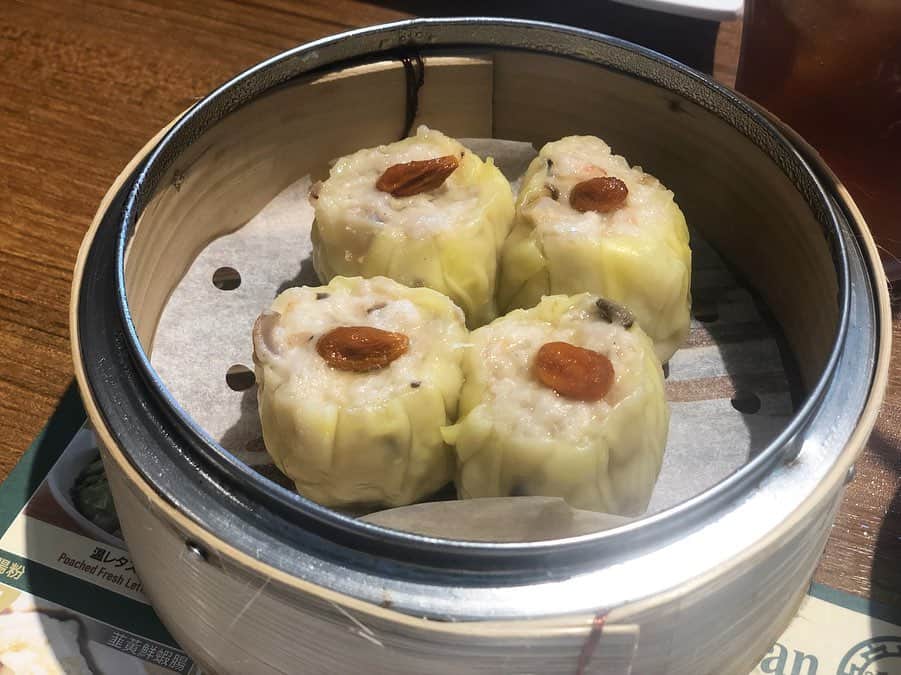 藤本恵理子さんのインスタグラム写真 - (藤本恵理子Instagram)「One of my favorite dim sum restaurant in Hong Kong launched in Japan🇭🇰🇯🇵Yey!! 香港に行くたびに立ち寄っていた添好運が、日比谷に引き続き新宿にもオープンしたので先日行ってきました。 メロンパンの皮の豚まんが有名で、私も1番好きですが他も美味しい✨ #timhowan #dimsum #chinesefood #hongkong  #tokyorestaurant #tokyogroumet #instafood #lunch #instafoodie #foodie #shinjyuku  #添好運 #添好運新宿サザンテラス店 #食べ歩き #東京レストラン  #ランチ #飲茶 #東京グルメ #초밥 #딤섬」7月14日 14時14分 - eriko_fujimoto_0802