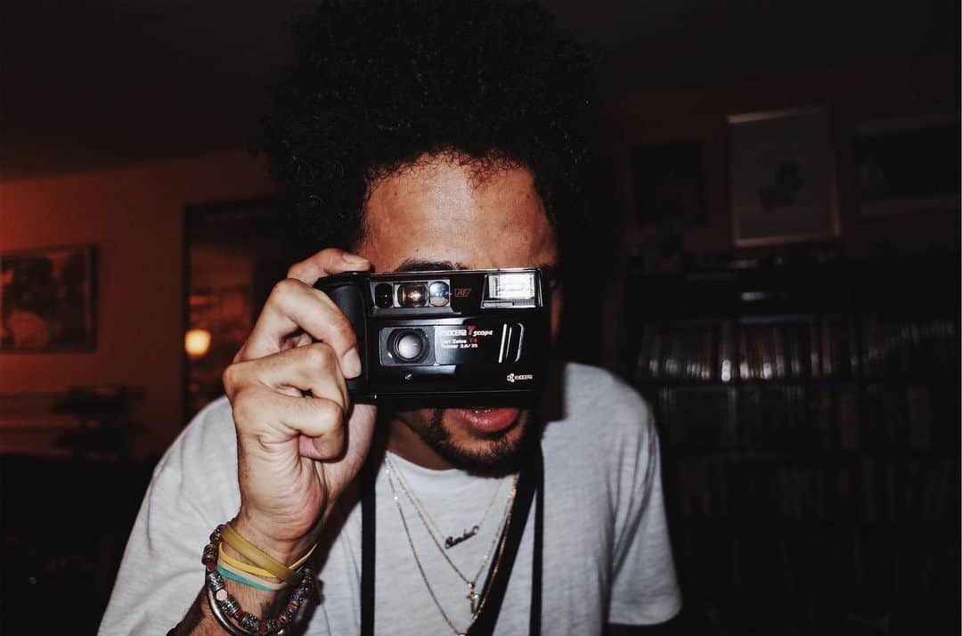 ユージン・バードのインスタグラム：「Julius | Point and Shoot • Captured my dude @clashact while he was rocking his classic Kyocera. Thanks @terry_gingles for lending me your background to catch it lol. #filmisntdead #ricohgrii #vsco #portrait #byrdtography #inmybag」