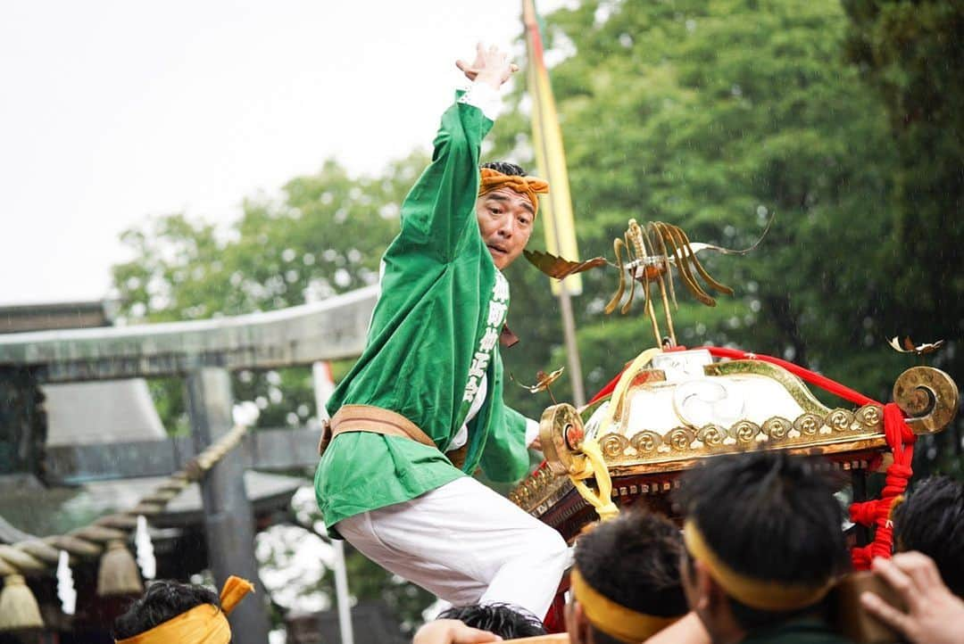 さいたまつりさんのインスタグラム写真 - (さいたまつりInstagram)「【こだま夏まつり】﻿ 八幡神社の宮神輿が担がれ、境内は熱気に包まれました！そしてこだま夏まつりの代名詞「ケンカみこし」の組み合いも行われ始めています！﻿ ﻿ #さいたまつり #神輿 #みこし #ケンカみこし #埼玉 #festival  #祭り #saitamatsuri #お祭り #写真好きな人と繋がりたい #ファインダー越しの私の世界 #お祭り写真 #お祭り写真部 #kodama #児玉 #本庄 #honjo #mikoshi #こだま夏まつり」7月14日 14時26分 - saitamatsuri