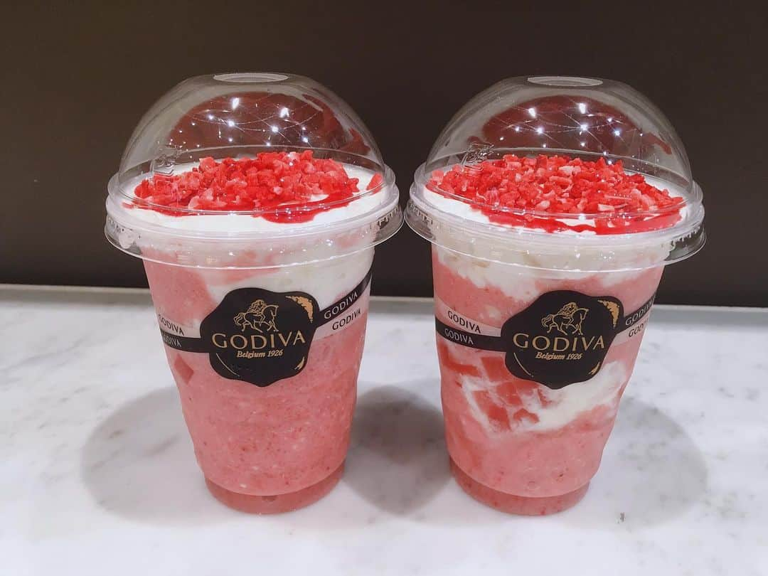 貝賀琴莉さんのインスタグラム写真 - (貝賀琴莉Instagram)「#godiva #strawberry #ショコリキサー #苺 #drinks #ゴディバ」7月14日 14時51分 - 0112kako