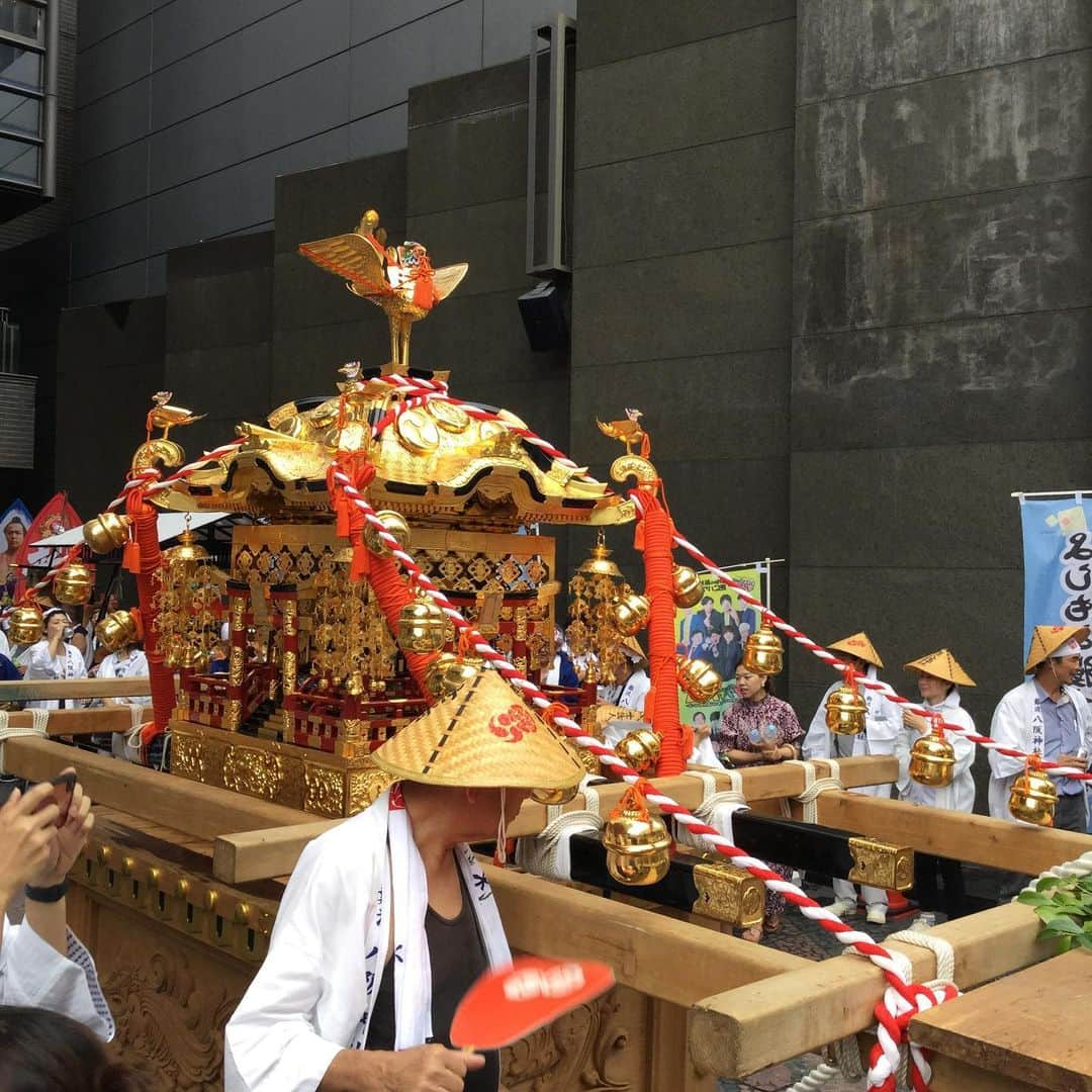 なんばグランド花月さんのインスタグラム写真 - (なんばグランド花月Instagram)「今日は難波八坂神社のお祭りです👍劇場前で太鼓の音が響きます✨夏ですねー🌞 #なんばグランド花月 #難波八坂神社」7月14日 14時53分 - nambagrandkagetsu